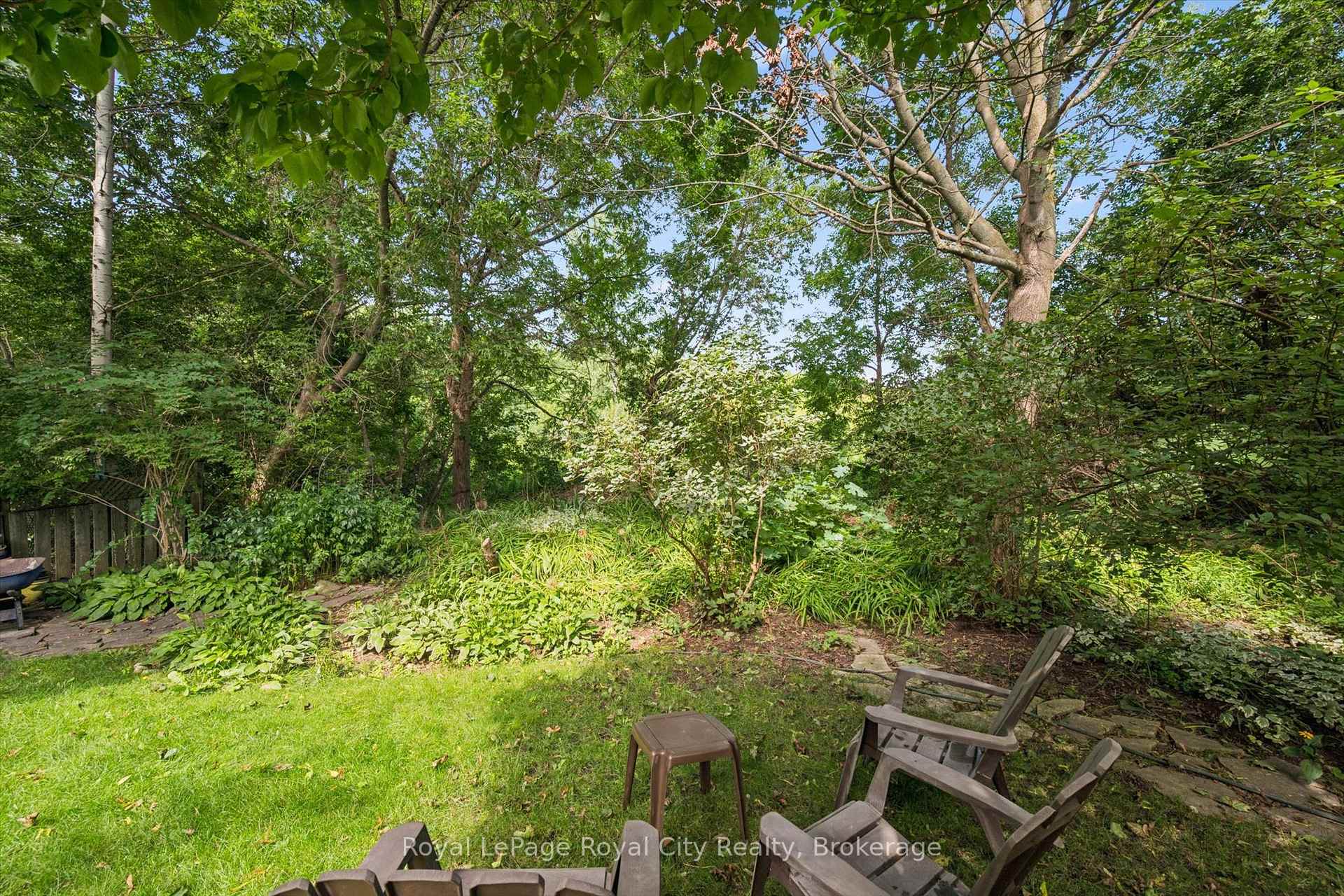 Photo 25 of 34 Pondview Crescent, Guelph, Victoria North — HOMEH
