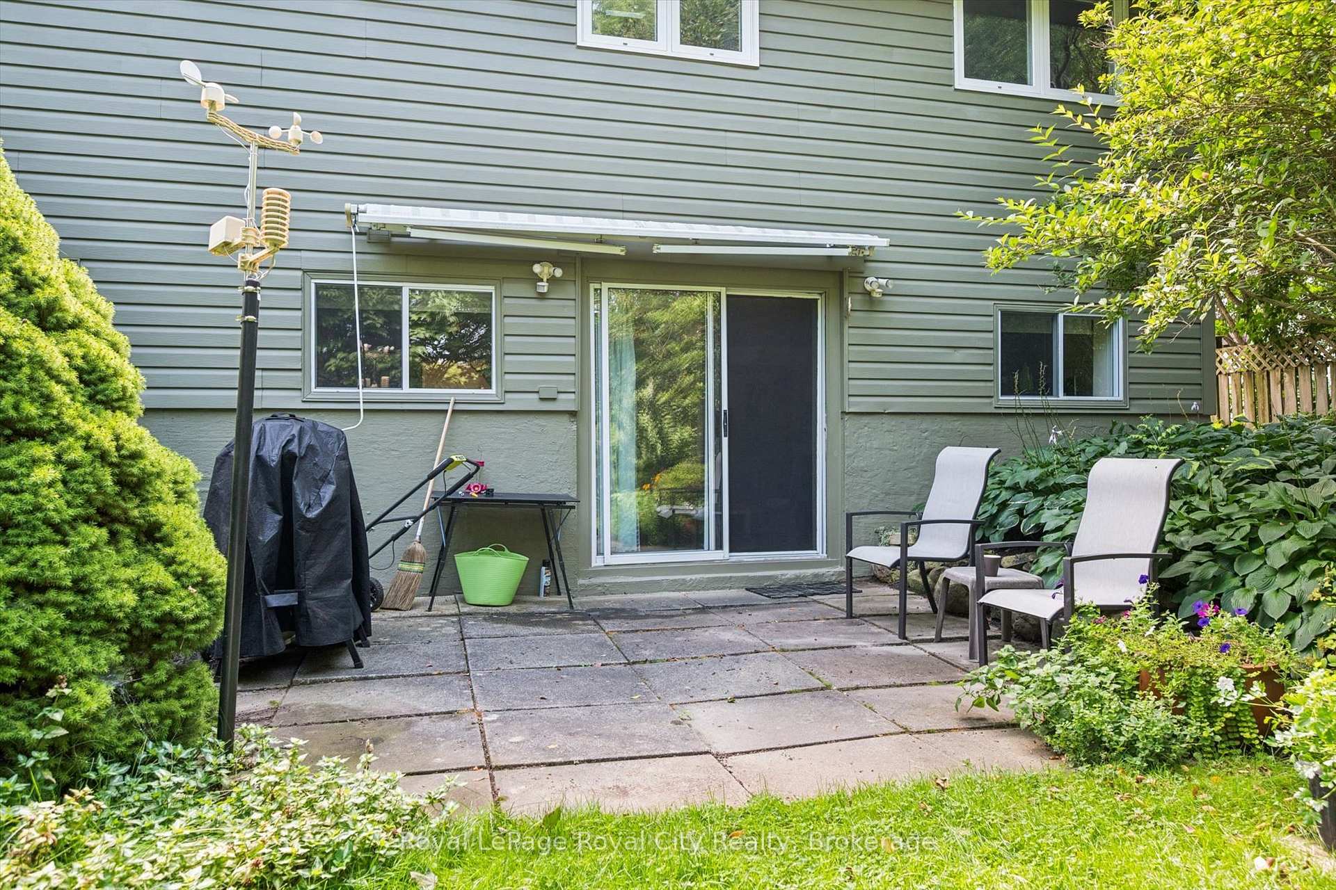 Photo 27 of 34 Pondview Crescent, Guelph, Victoria North — HOMEH