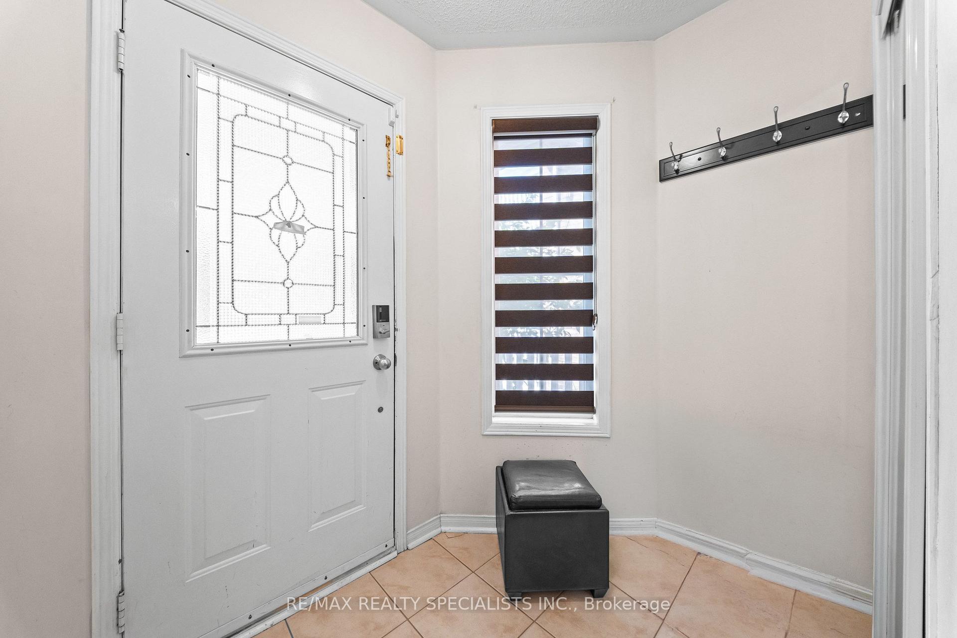 Photo 4 of 65 Ozner Court, Brampton, Fletcher's Meadow — HOMEH