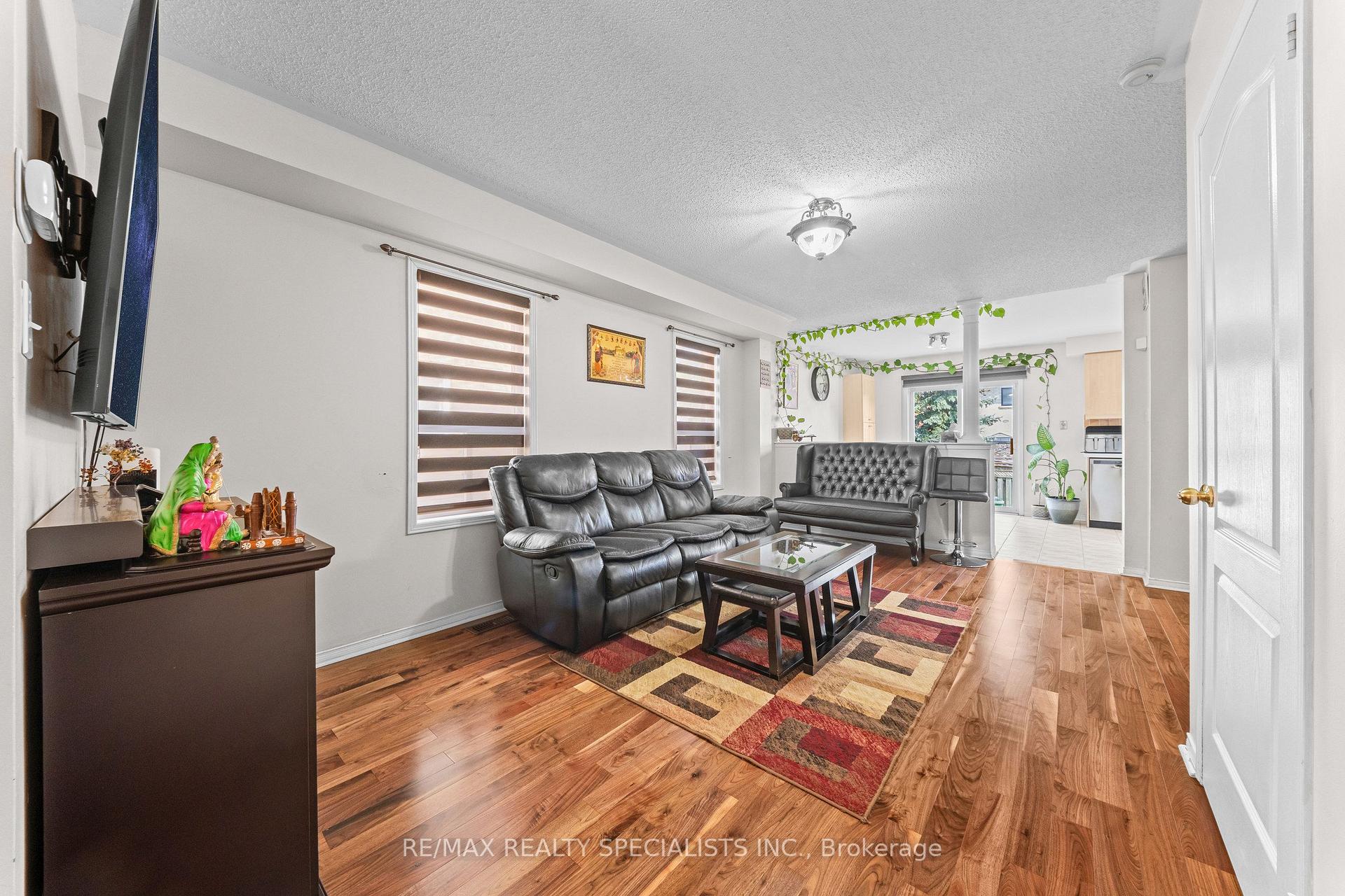 Photo 5 of 65 Ozner Court, Brampton, Fletcher's Meadow — HOMEH