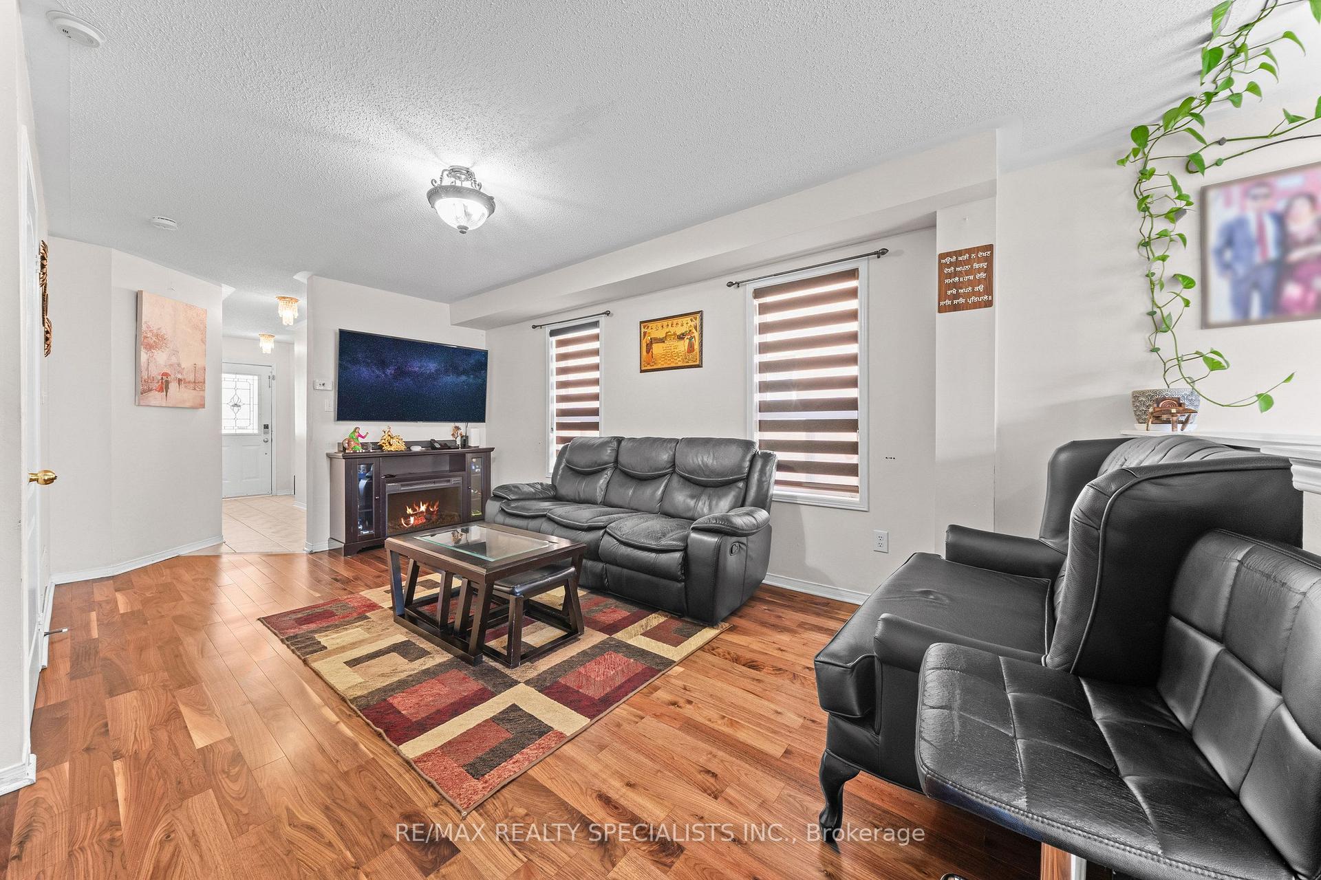 Photo 6 of 65 Ozner Court, Brampton, Fletcher's Meadow — HOMEH