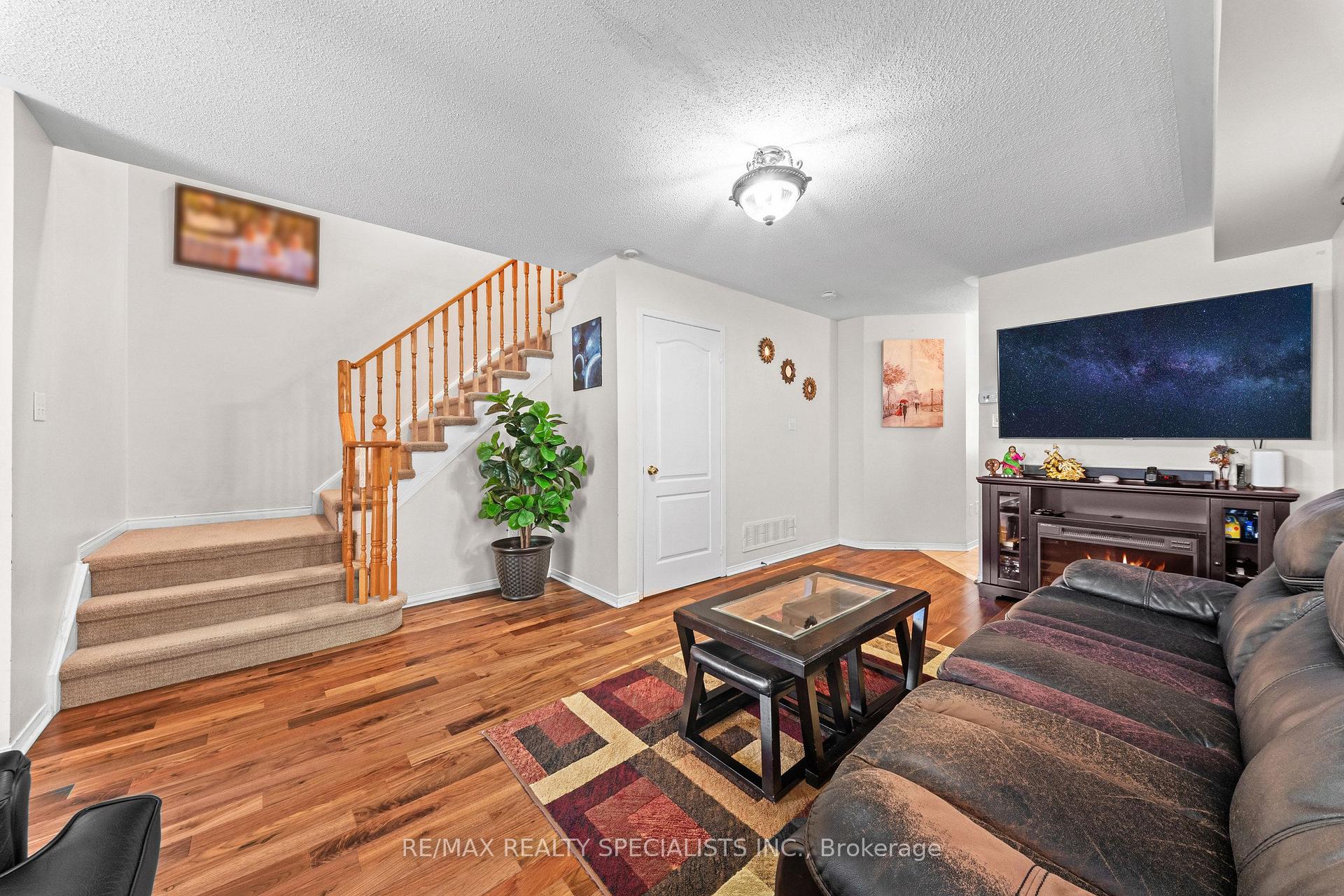 Photo 7 of 65 Ozner Court, Brampton, Fletcher's Meadow — HOMEH
