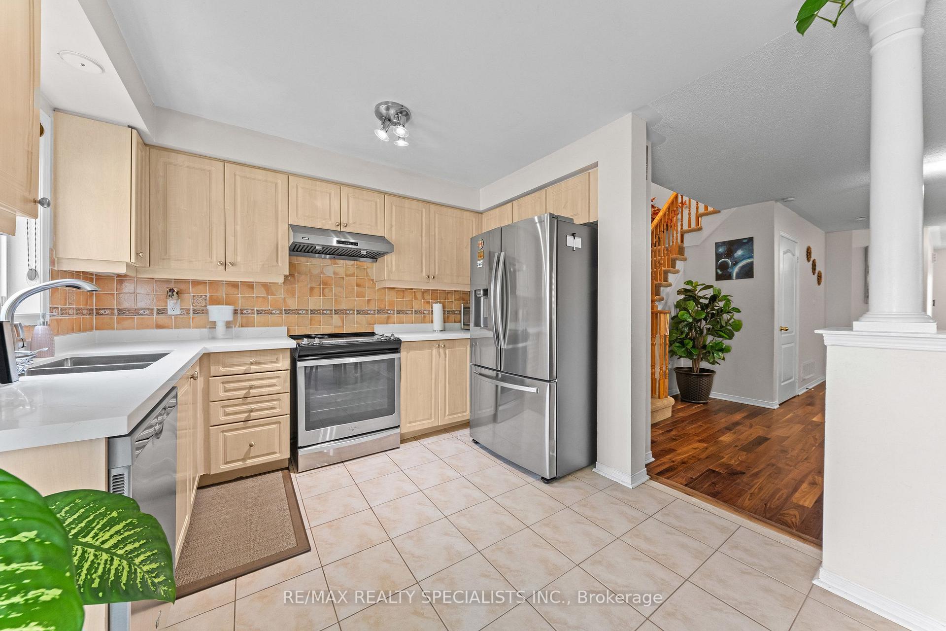 Photo 9 of 65 Ozner Court, Brampton, Fletcher's Meadow — HOMEH