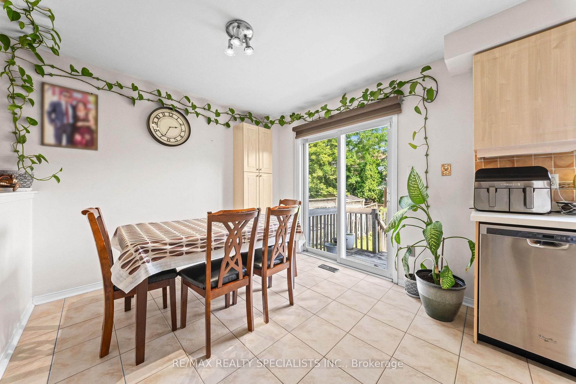 Photo 15 of 65 Ozner Court, Brampton, Fletcher's Meadow — HOMEH