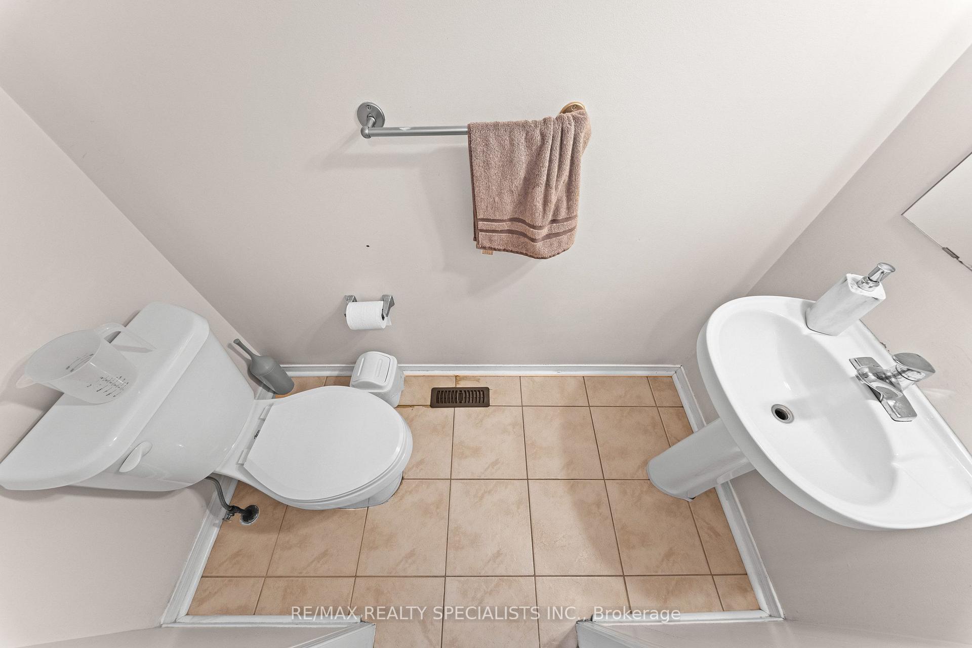 Photo 17 of 65 Ozner Court, Brampton, Fletcher's Meadow — HOMEH