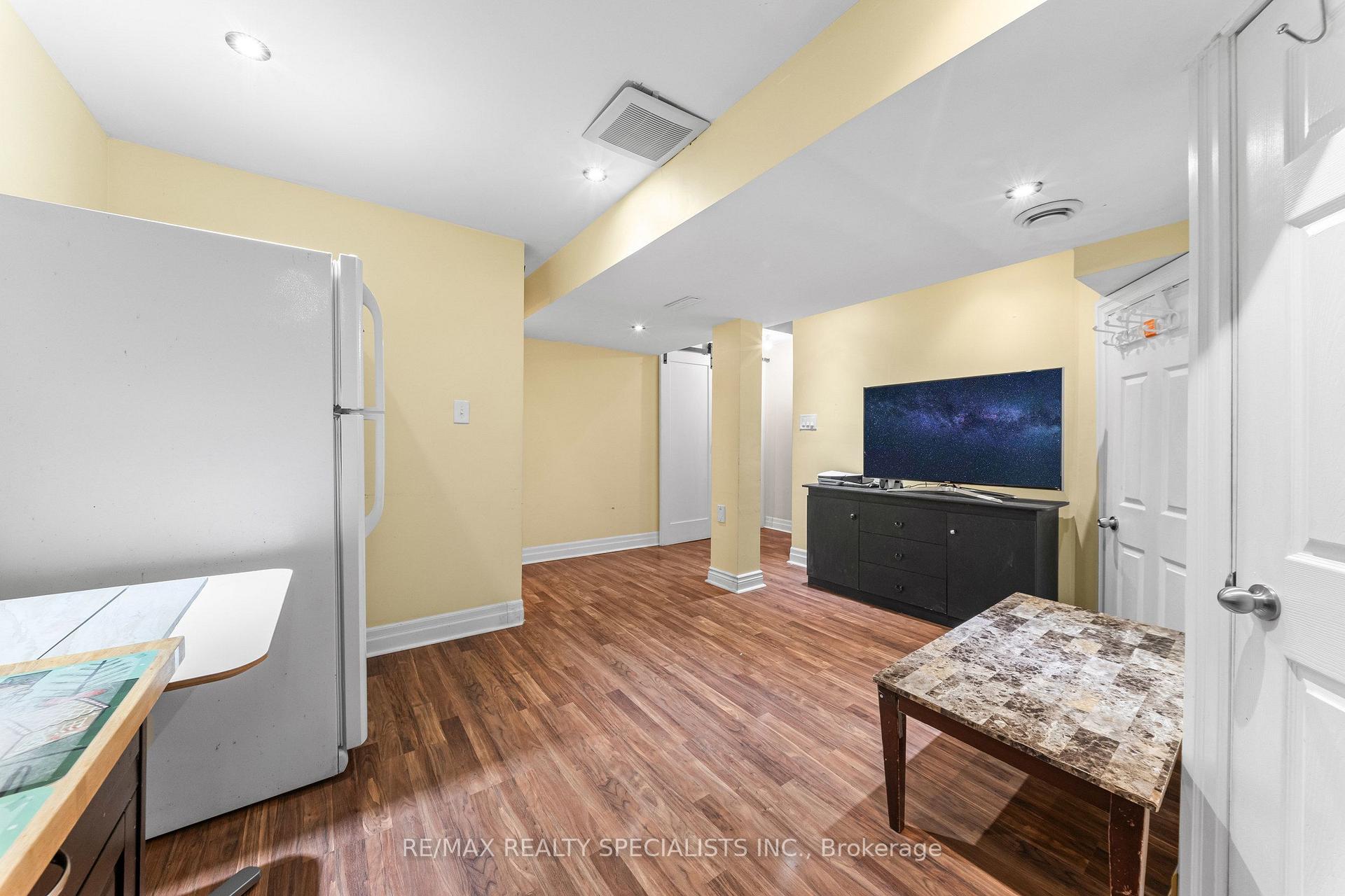 Photo 33 of 65 Ozner Court, Brampton, Fletcher's Meadow — HOMEH