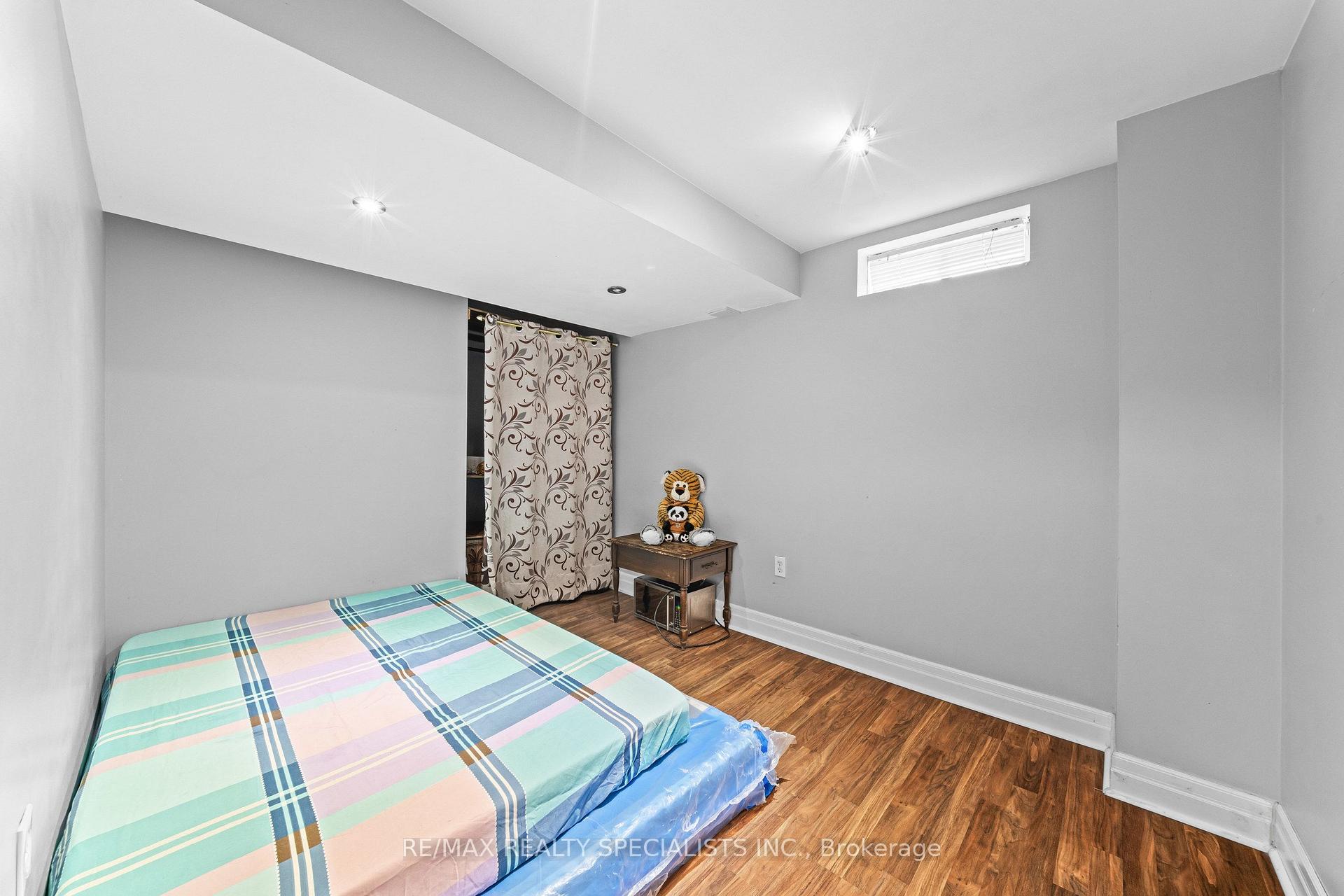 Photo 34 of 65 Ozner Court, Brampton, Fletcher's Meadow — HOMEH