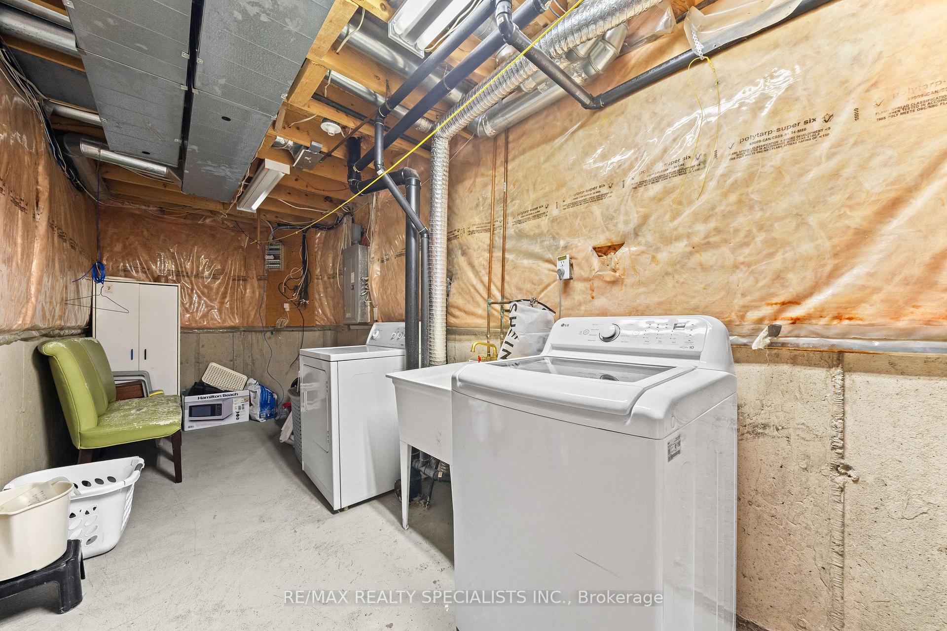 Photo 36 of 65 Ozner Court, Brampton, Fletcher's Meadow — HOMEH