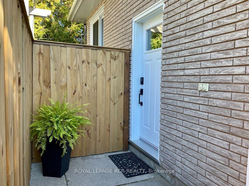 Photo 1 of 18 Watts Crescent, Collingwood — HOMEH
