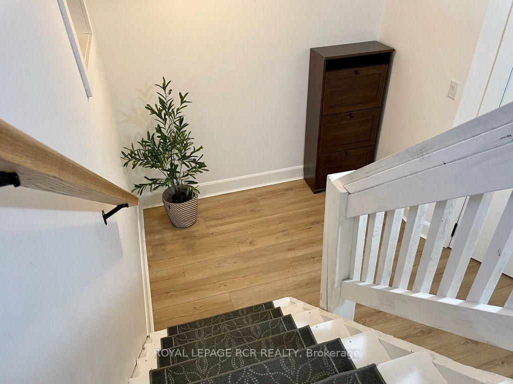 Photo 2 of 18 Watts Crescent, Collingwood — HOMEH