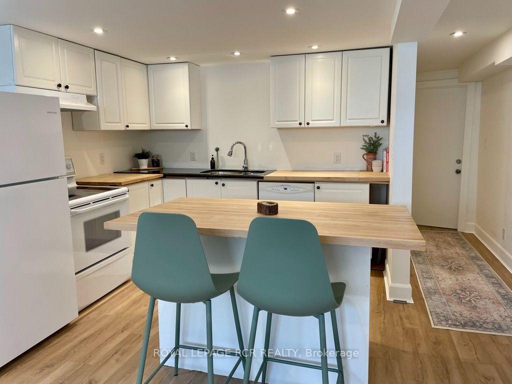 Photo 3 of 18 Watts Crescent, Collingwood — HOMEH