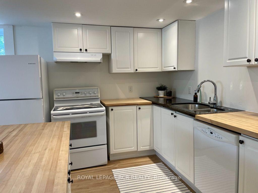 Photo 4 of 18 Watts Crescent, Collingwood — HOMEH