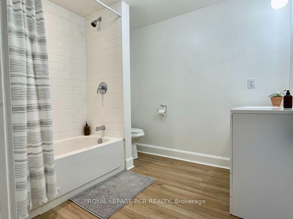 Photo 10 of 18 Watts Crescent, Collingwood — HOMEH