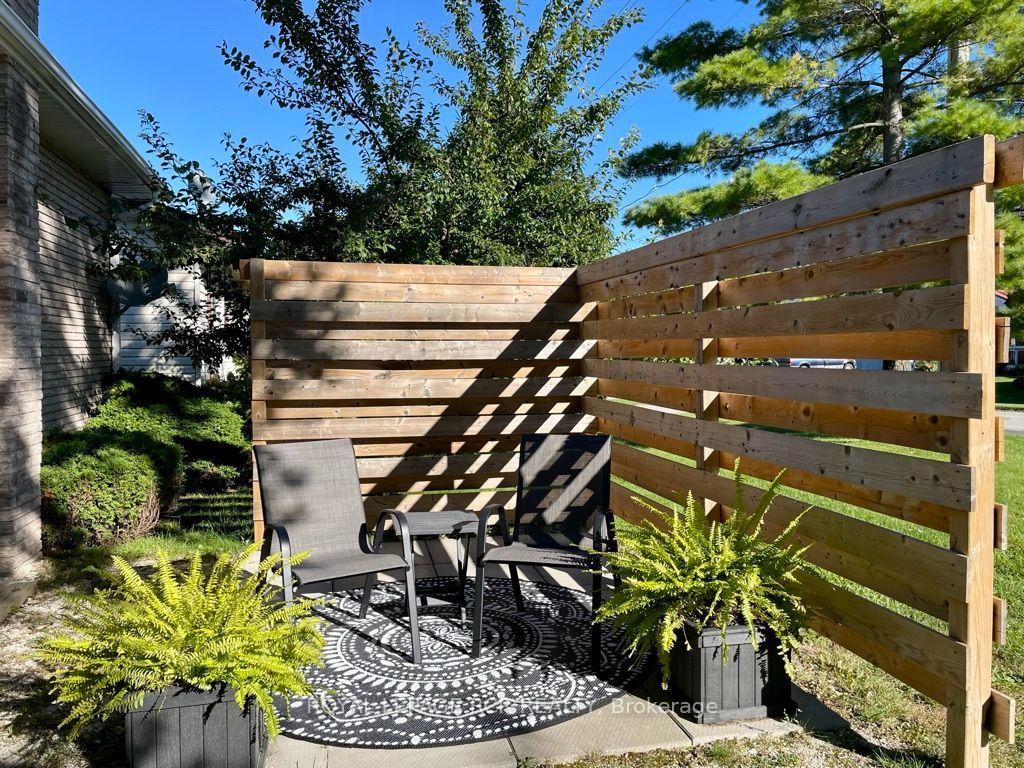 Photo 12 of 18 Watts Crescent, Collingwood — HOMEH