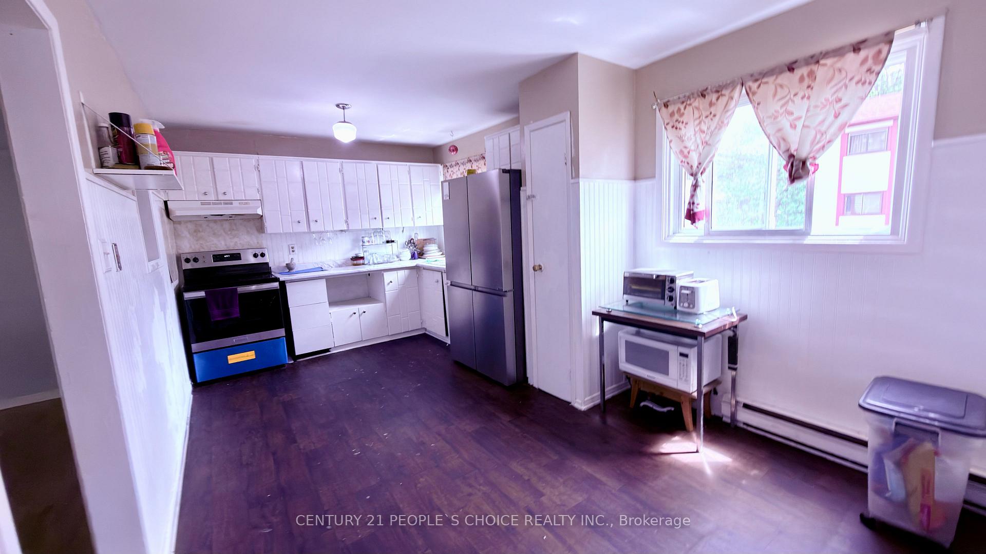 Photo 8 of 25 Mccallum Court, Brampton, Queen Street Corridor — HOMEH