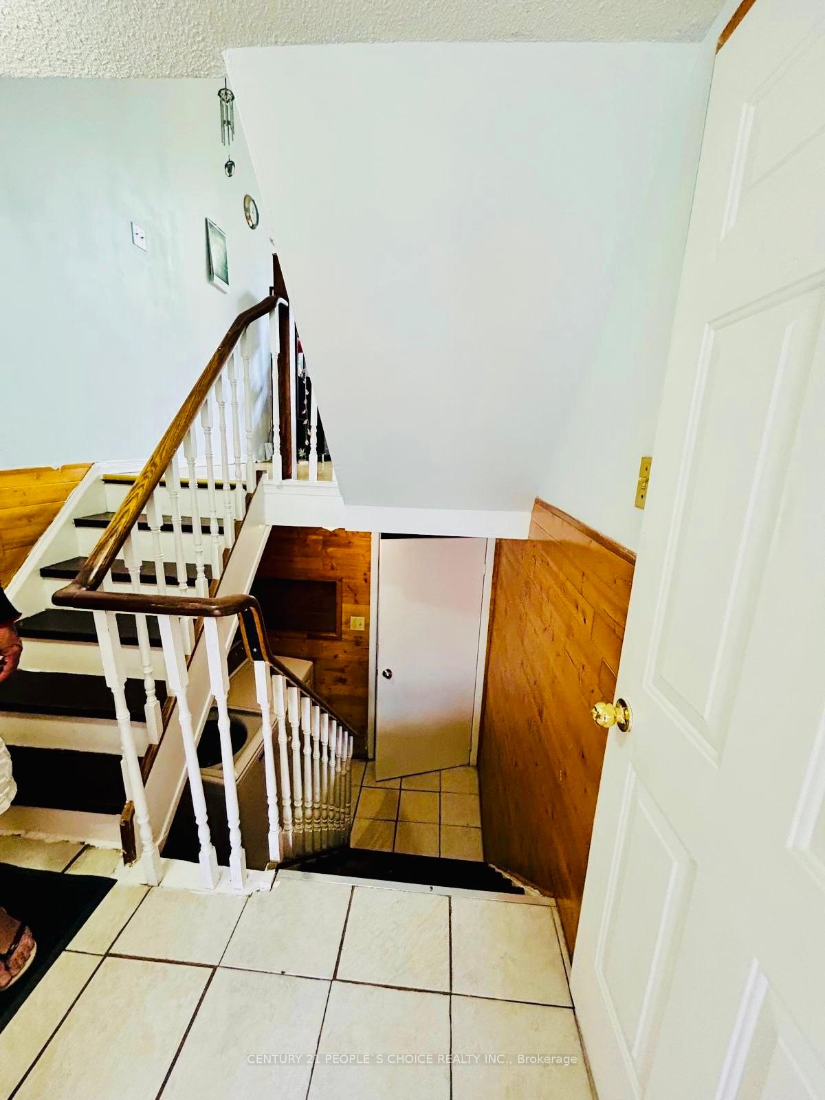 Photo 13 of 25 Mccallum Court, Brampton, Queen Street Corridor — HOMEH