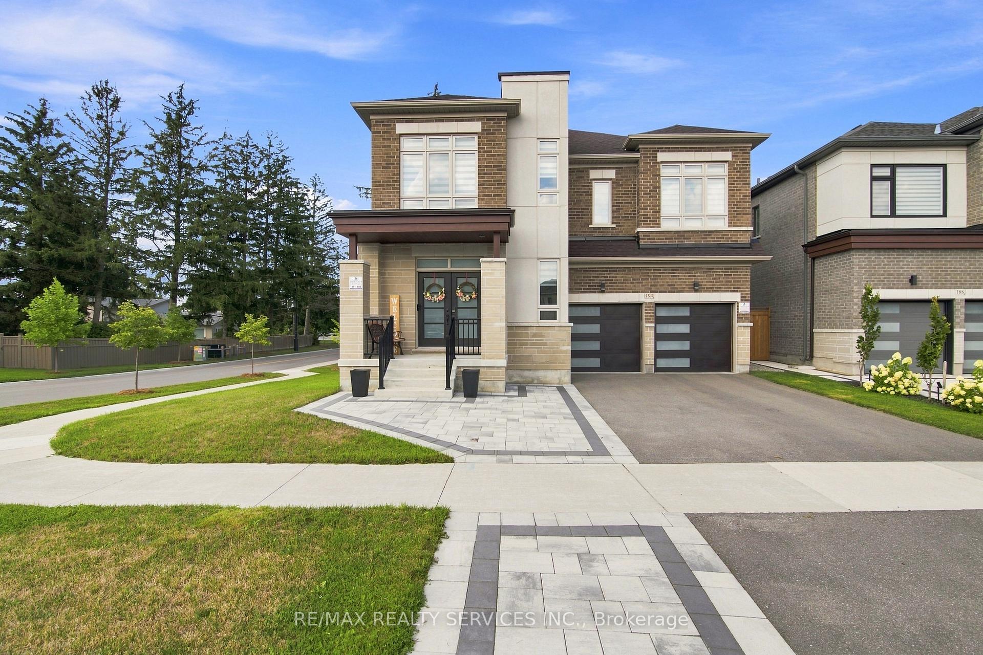 Photo 2 of 194 Coldwell Bay Circle, Vaughan, Kleinburg — HOMEH
