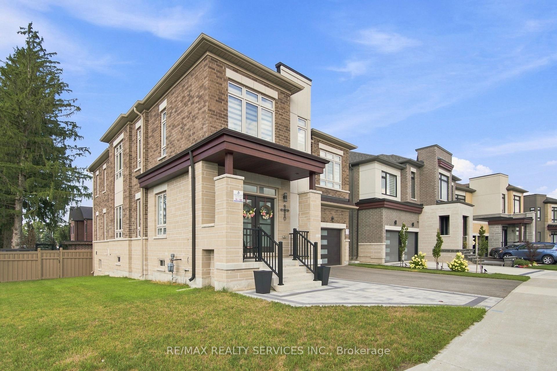 Photo 3 of 194 Coldwell Bay Circle, Vaughan, Kleinburg — HOMEH