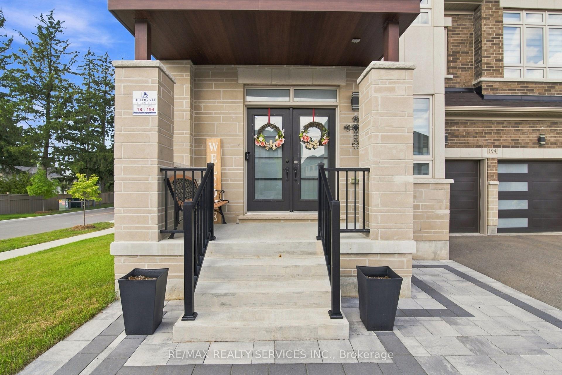 Photo 5 of 194 Coldwell Bay Circle, Vaughan, Kleinburg — HOMEH
