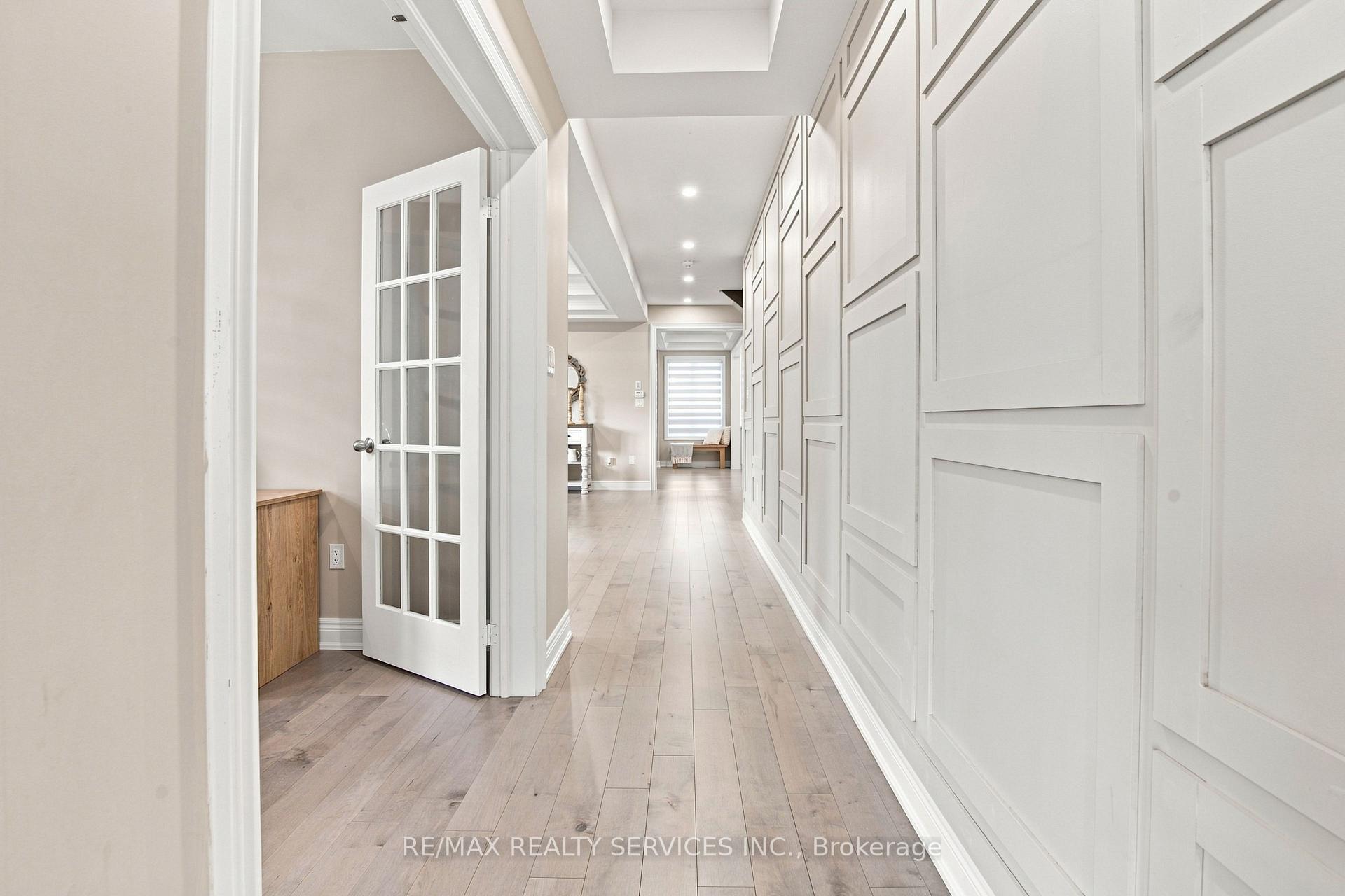 Photo 8 of 194 Coldwell Bay Circle, Vaughan, Kleinburg — HOMEH