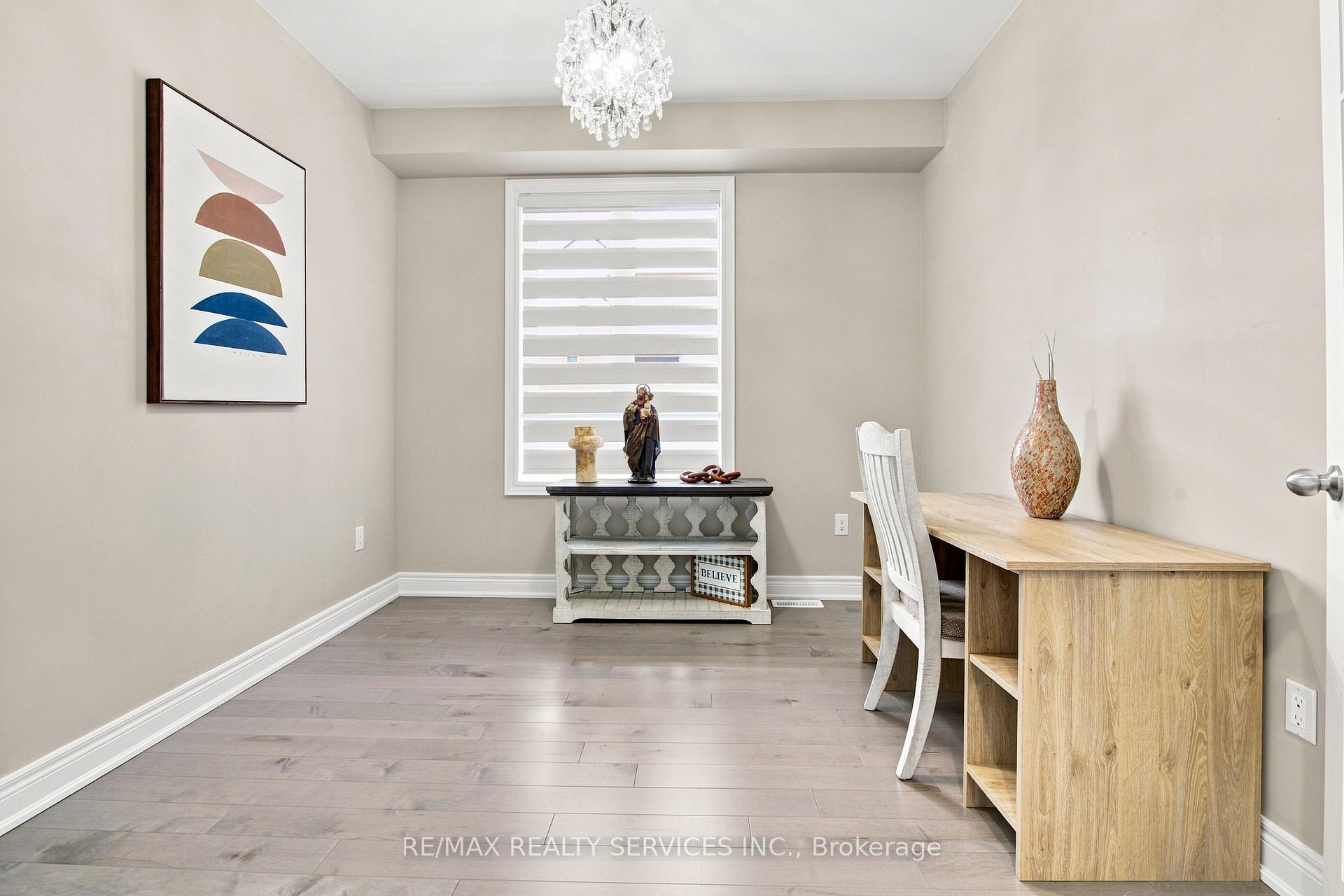 Photo 9 of 194 Coldwell Bay Circle, Vaughan, Kleinburg — HOMEH