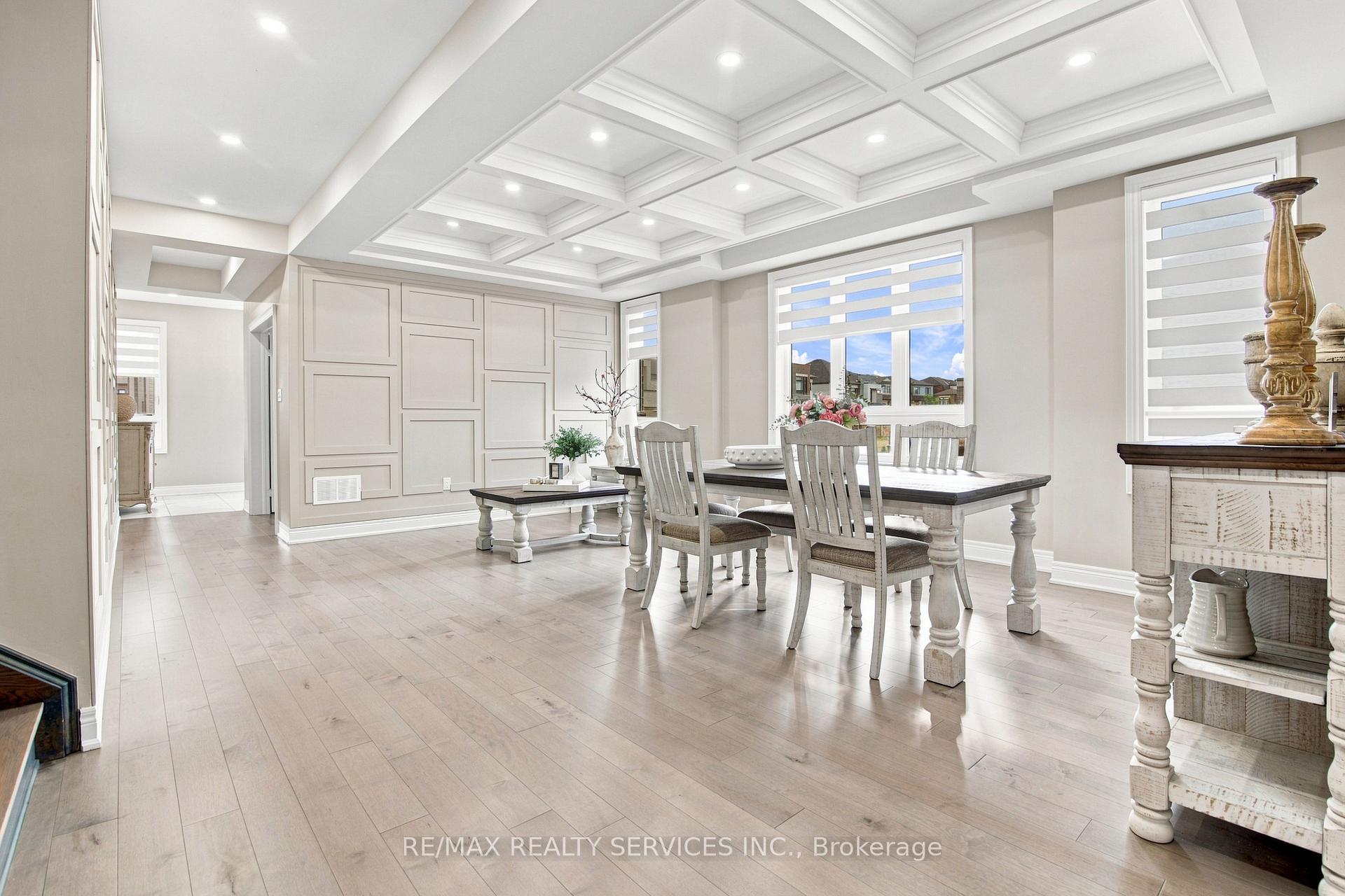 Photo 11 of 194 Coldwell Bay Circle, Vaughan, Kleinburg — HOMEH