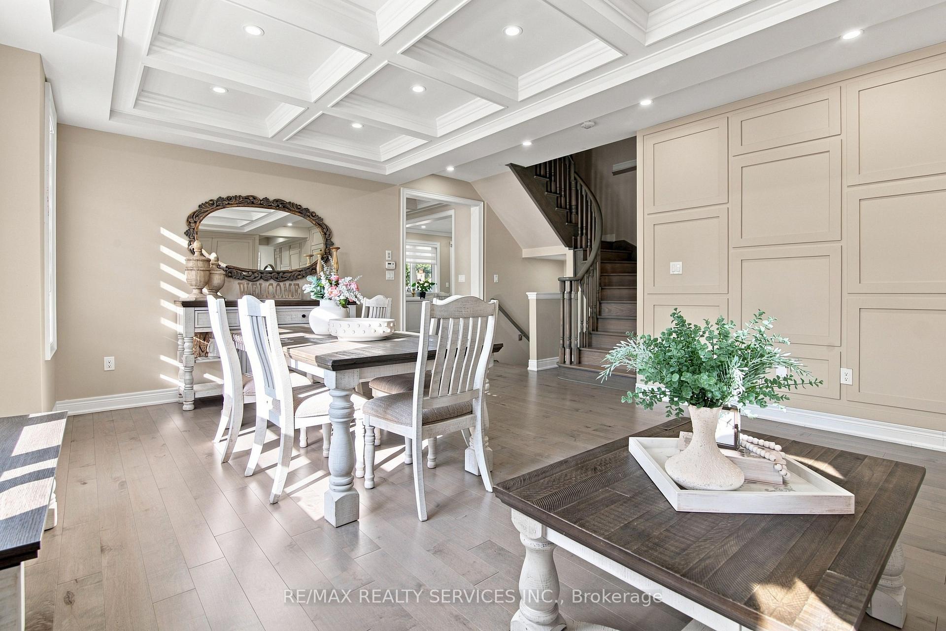 Photo 12 of 194 Coldwell Bay Circle, Vaughan, Kleinburg — HOMEH