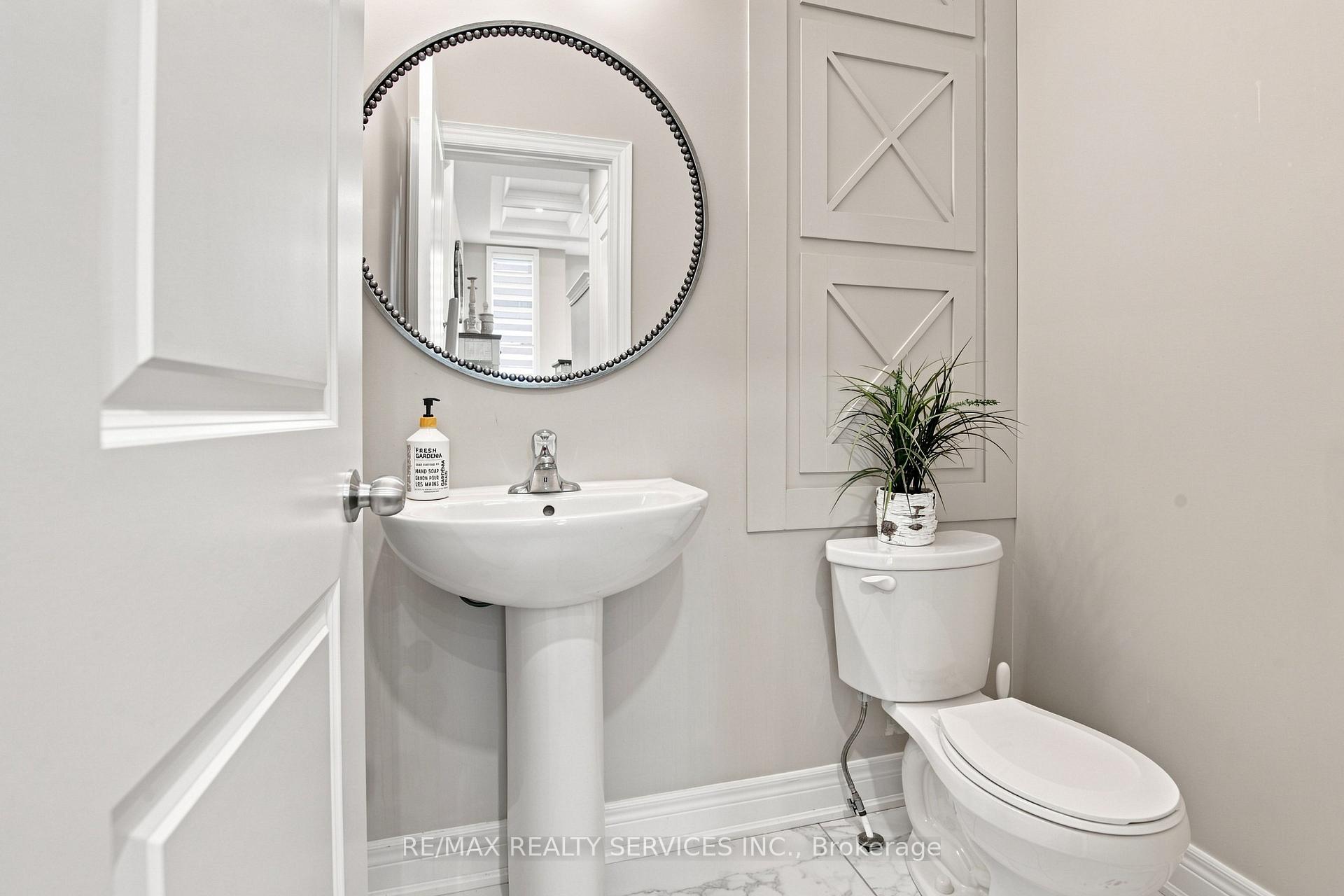 Photo 15 of 194 Coldwell Bay Circle, Vaughan, Kleinburg — HOMEH