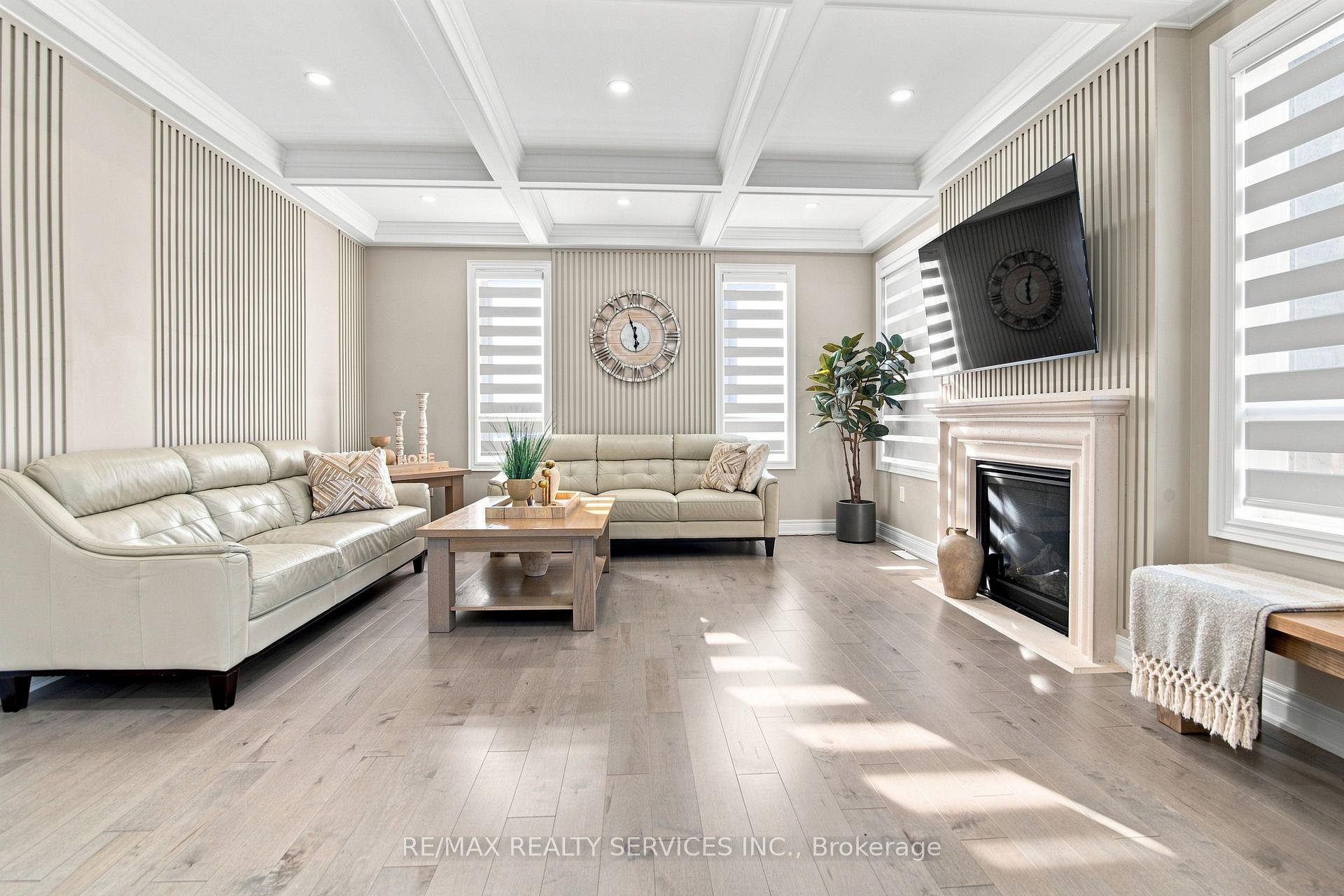 Photo 16 of 194 Coldwell Bay Circle, Vaughan, Kleinburg — HOMEH