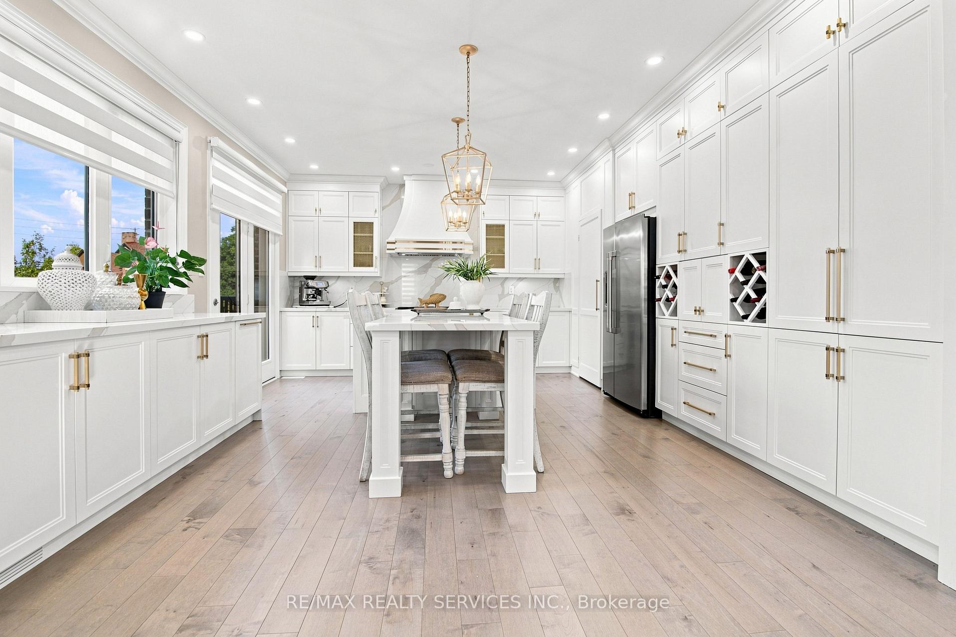 Photo 17 of 194 Coldwell Bay Circle, Vaughan, Kleinburg — HOMEH