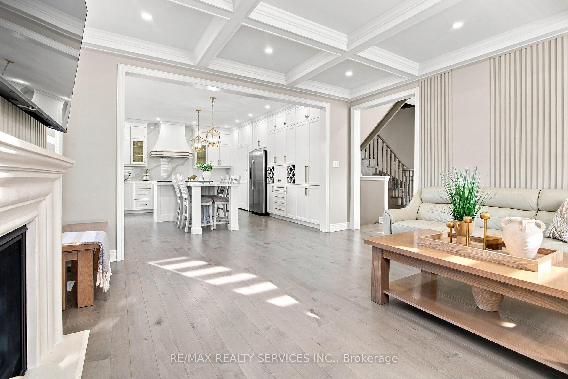 Photo 19 of 194 Coldwell Bay Circle, Vaughan, Kleinburg — HOMEH