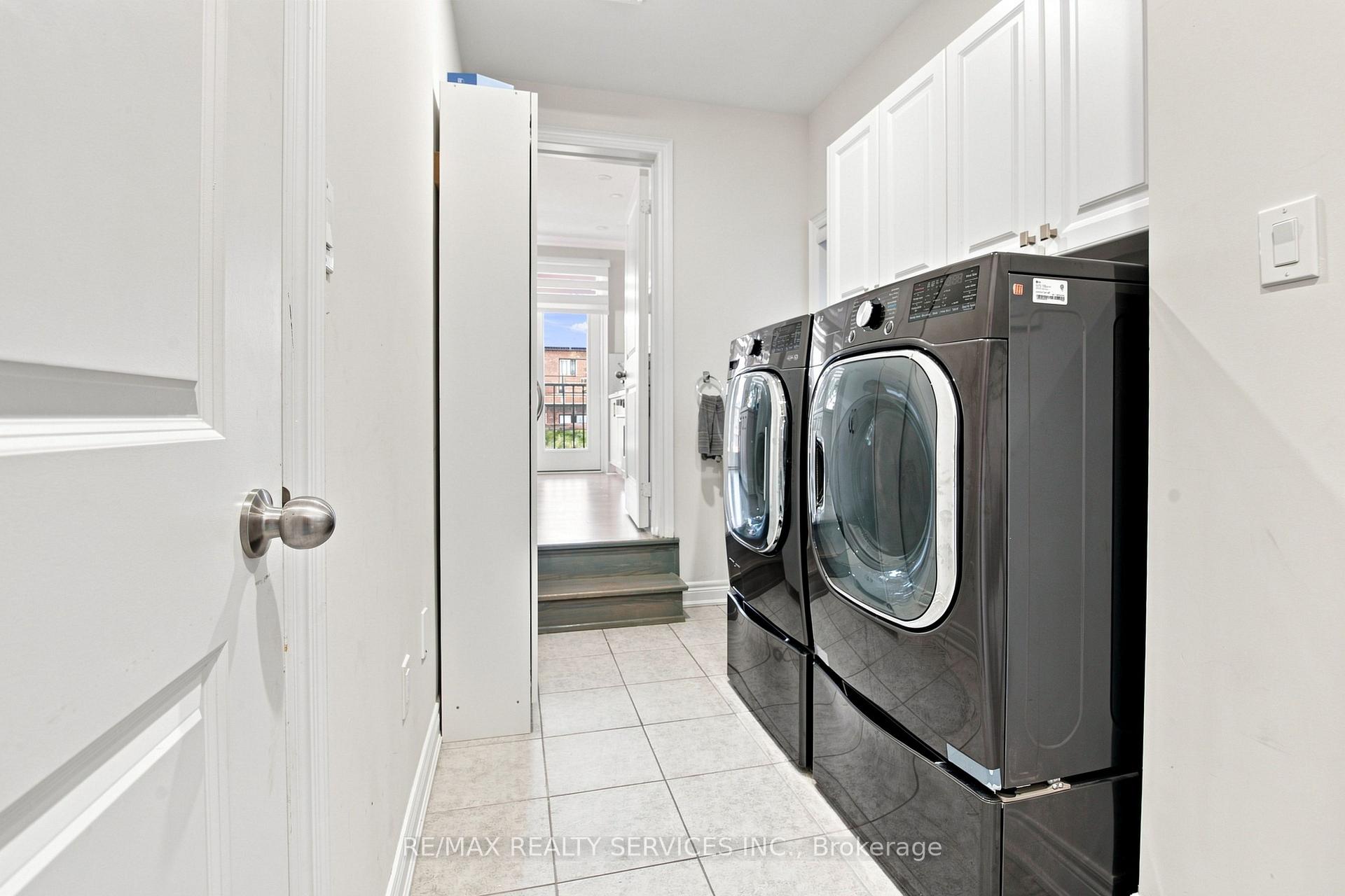 Photo 20 of 194 Coldwell Bay Circle, Vaughan, Kleinburg — HOMEH