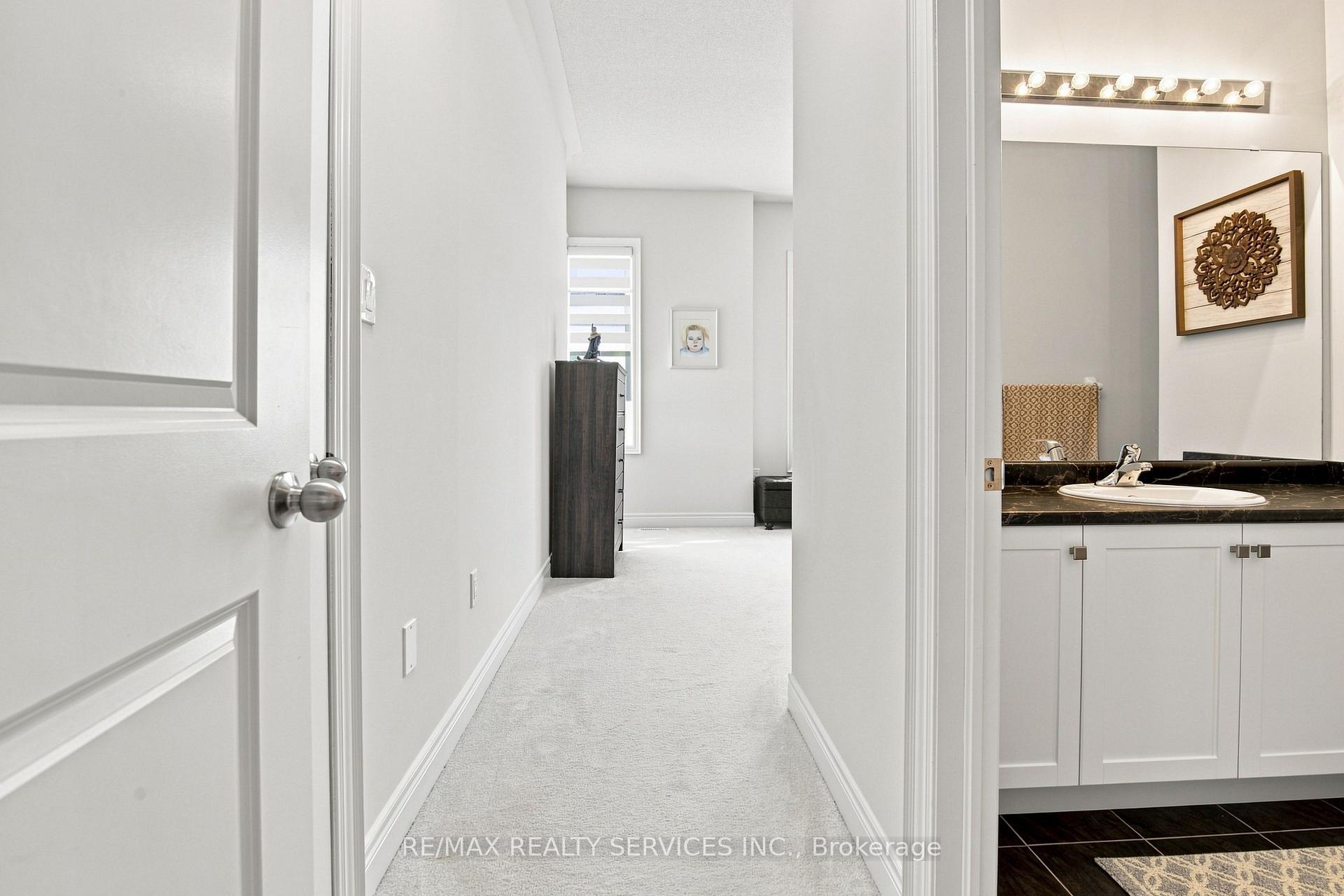 Photo 21 of 194 Coldwell Bay Circle, Vaughan, Kleinburg — HOMEH