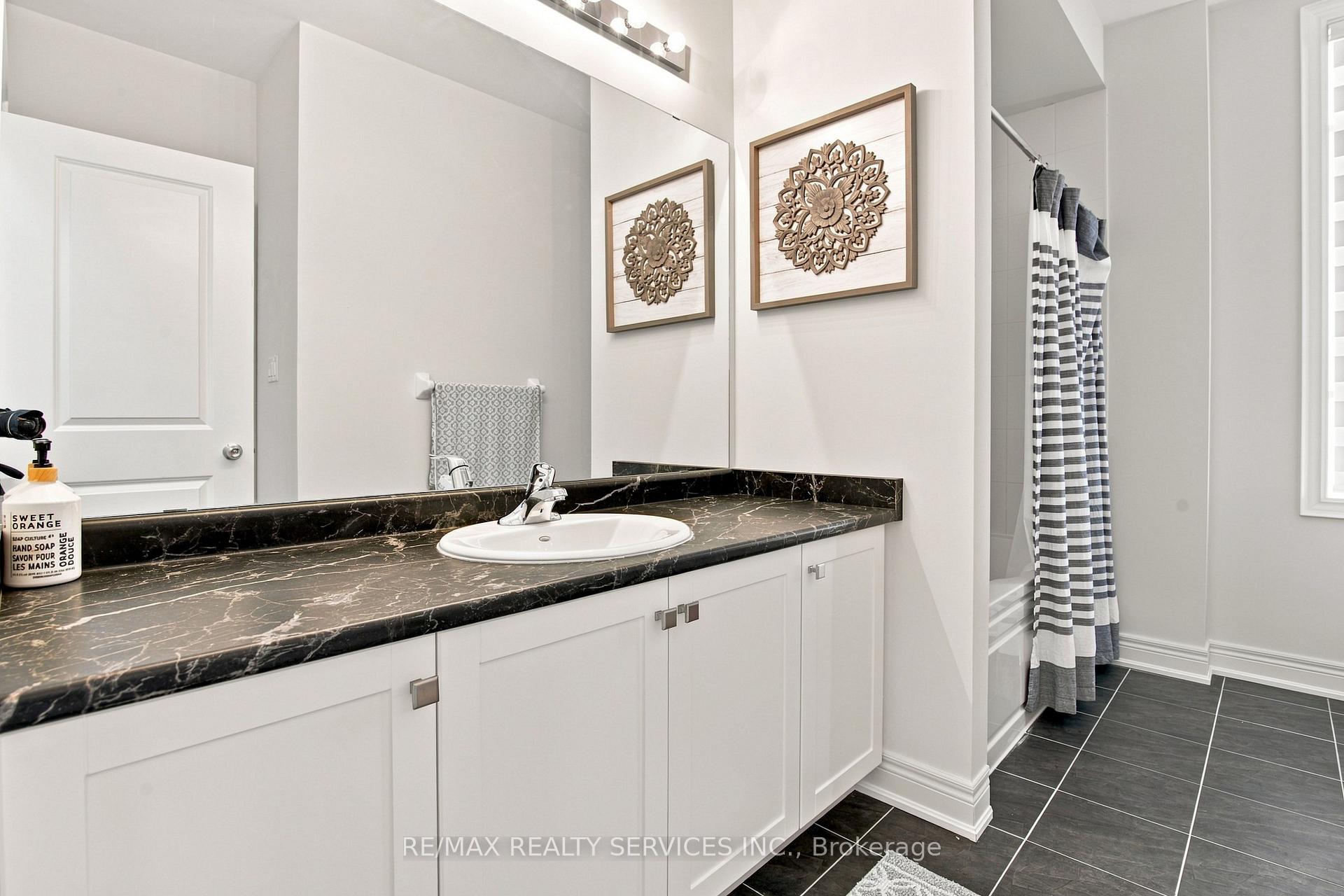Photo 22 of 194 Coldwell Bay Circle, Vaughan, Kleinburg — HOMEH