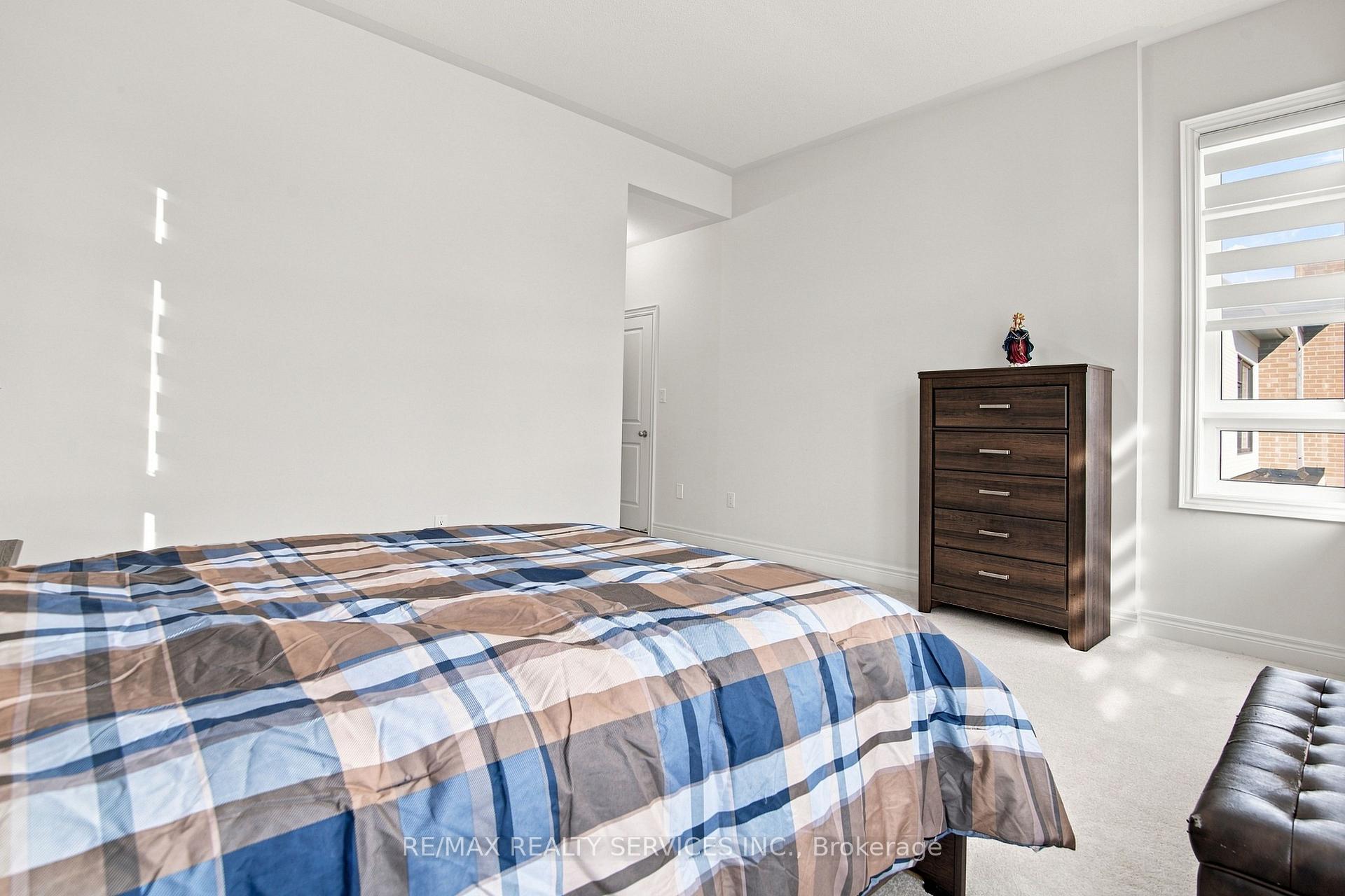 Photo 24 of 194 Coldwell Bay Circle, Vaughan, Kleinburg — HOMEH