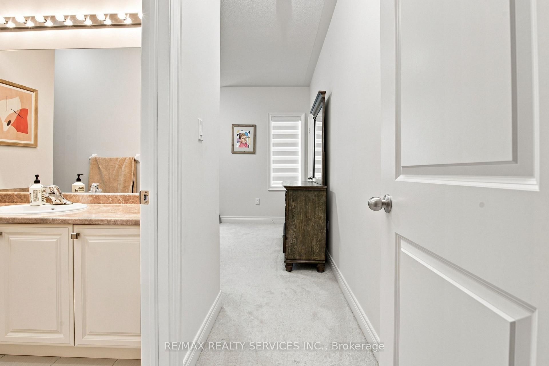 Photo 25 of 194 Coldwell Bay Circle, Vaughan, Kleinburg — HOMEH