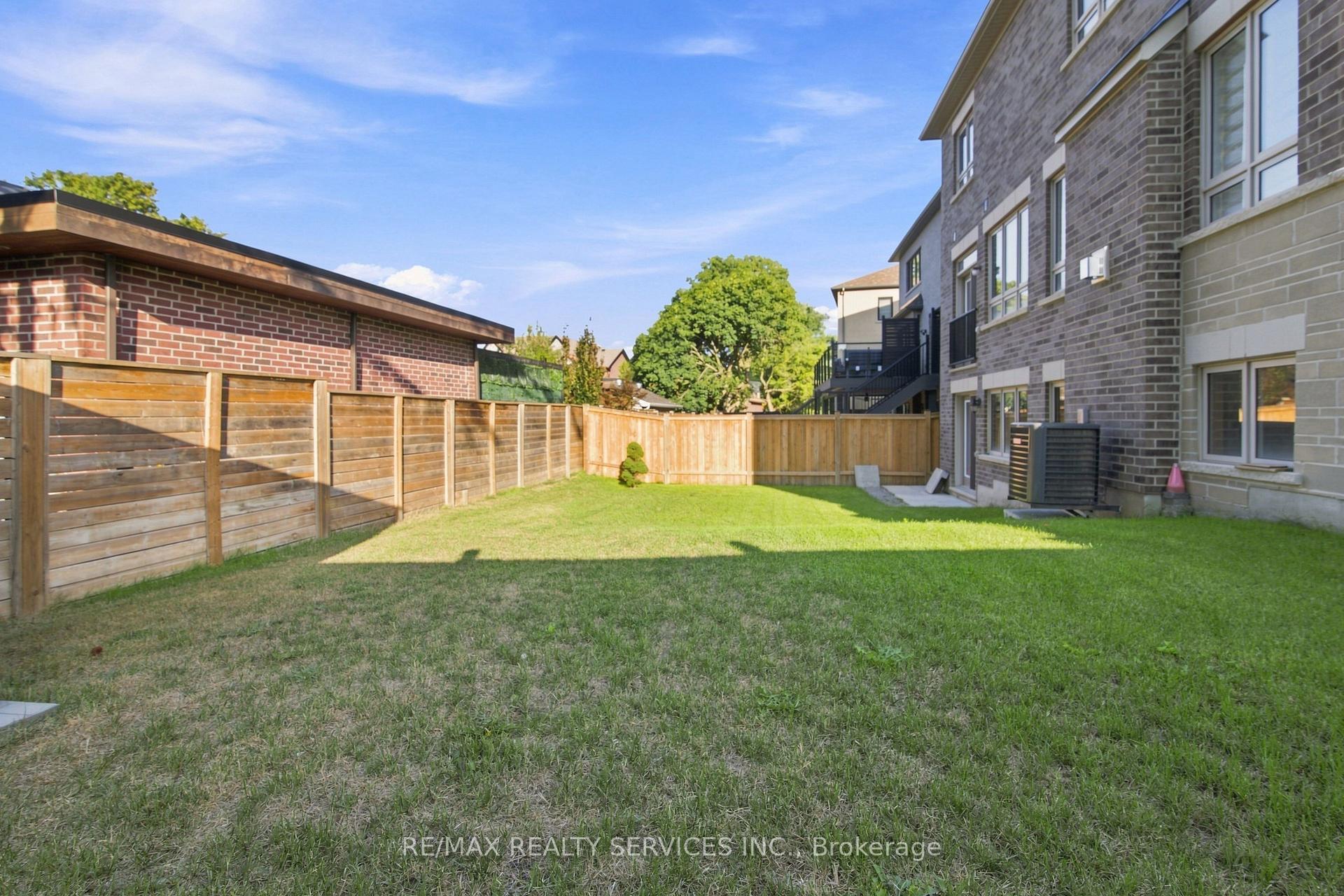 Photo 44 of 194 Coldwell Bay Circle, Vaughan, Kleinburg — HOMEH