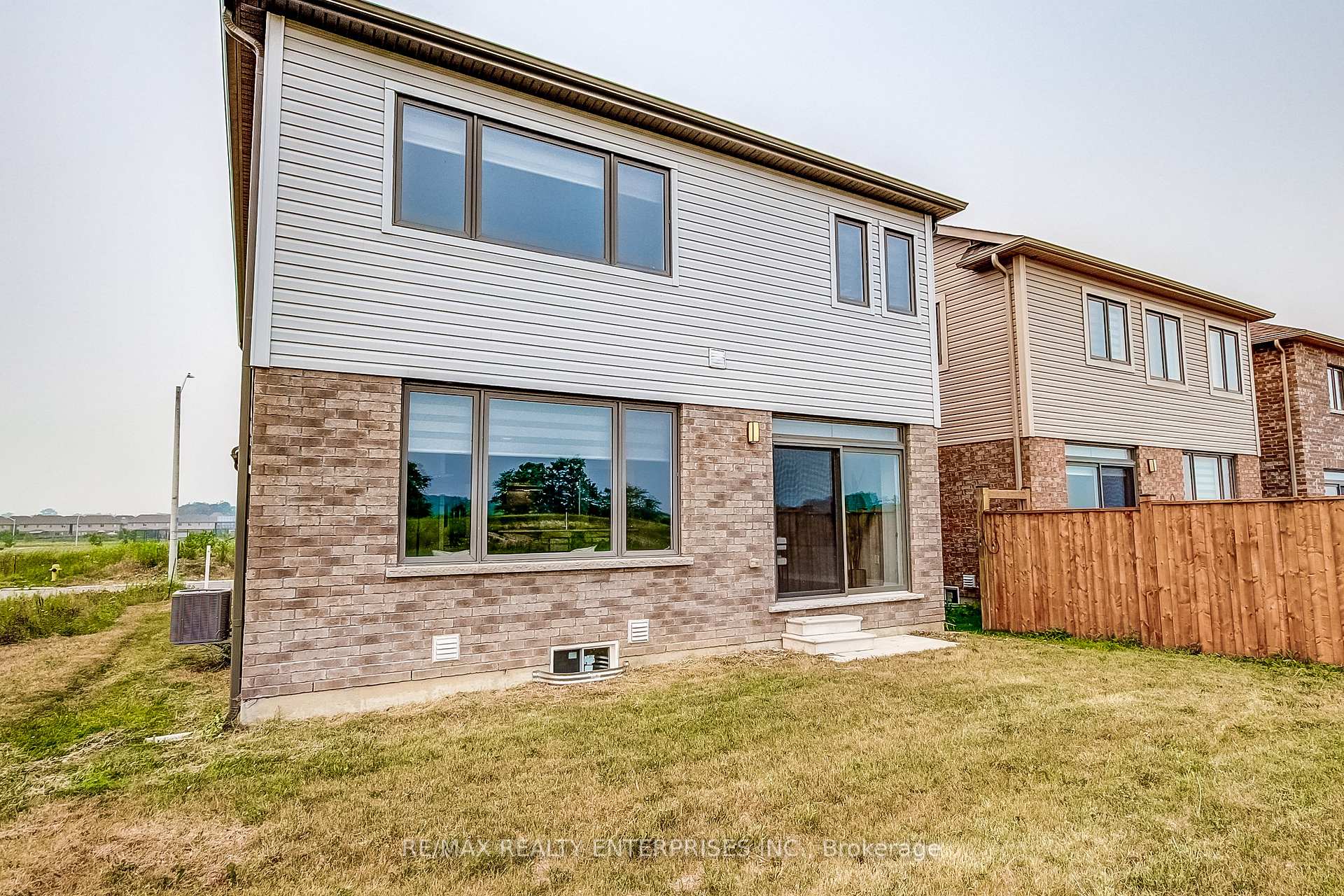 Photo 33 of 113 Leslie Davis Street, North Dumfries, Ayr — HOMEH