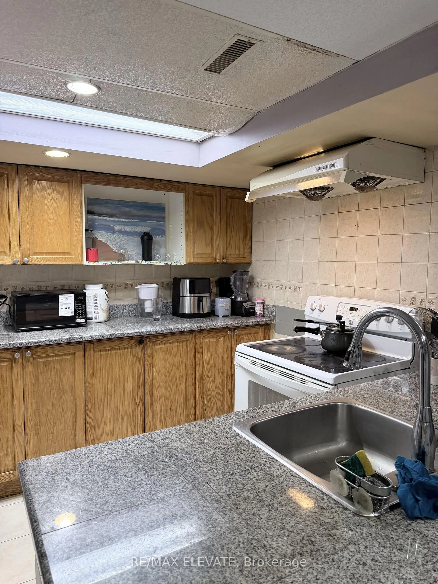 Photo 4 of 248 Woodhall Road, Markham, Milliken Mills East — HOMEH