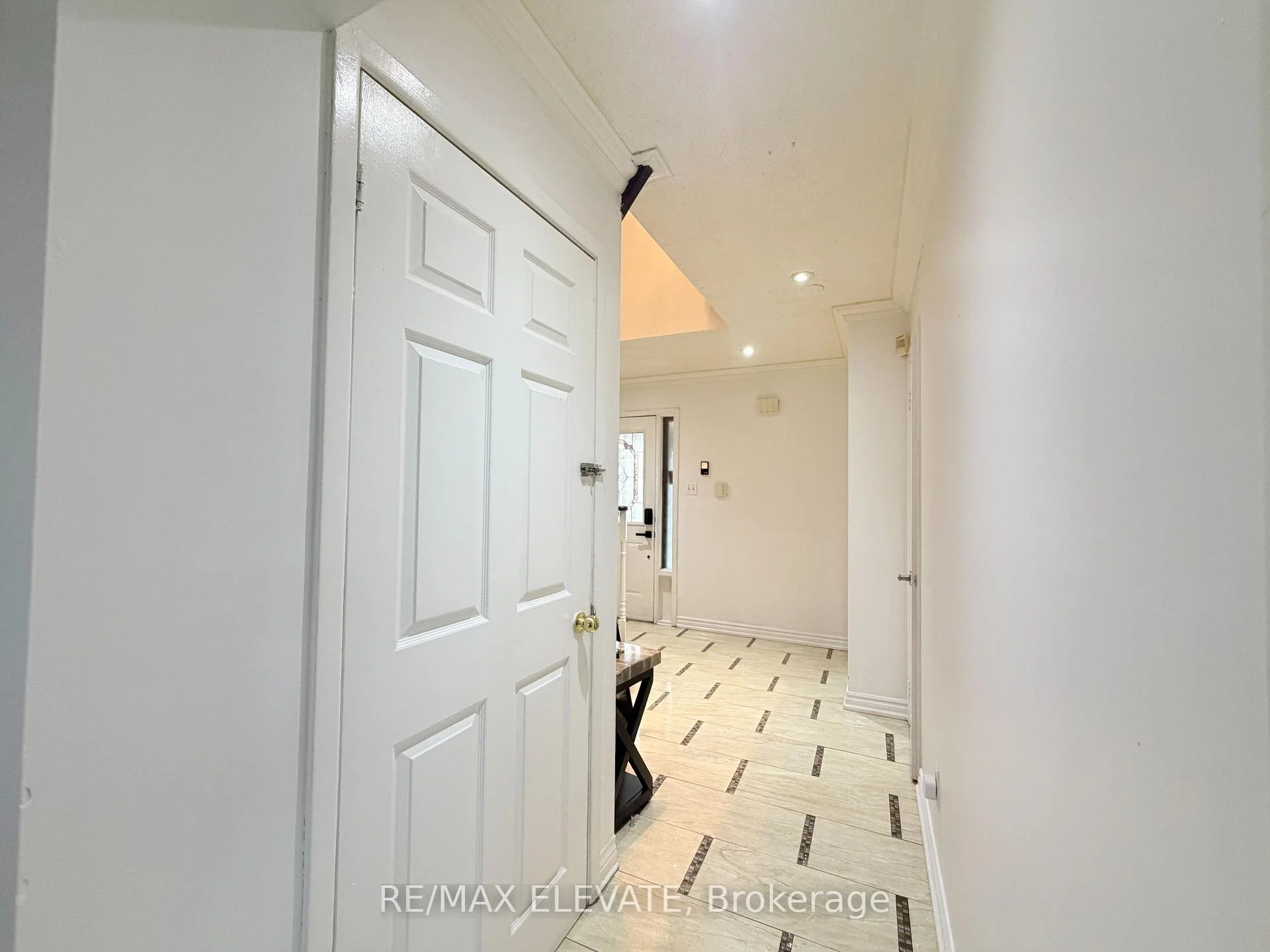 Photo 3 of 248 Woodhall Road, Markham, Milliken Mills East — HOMEH