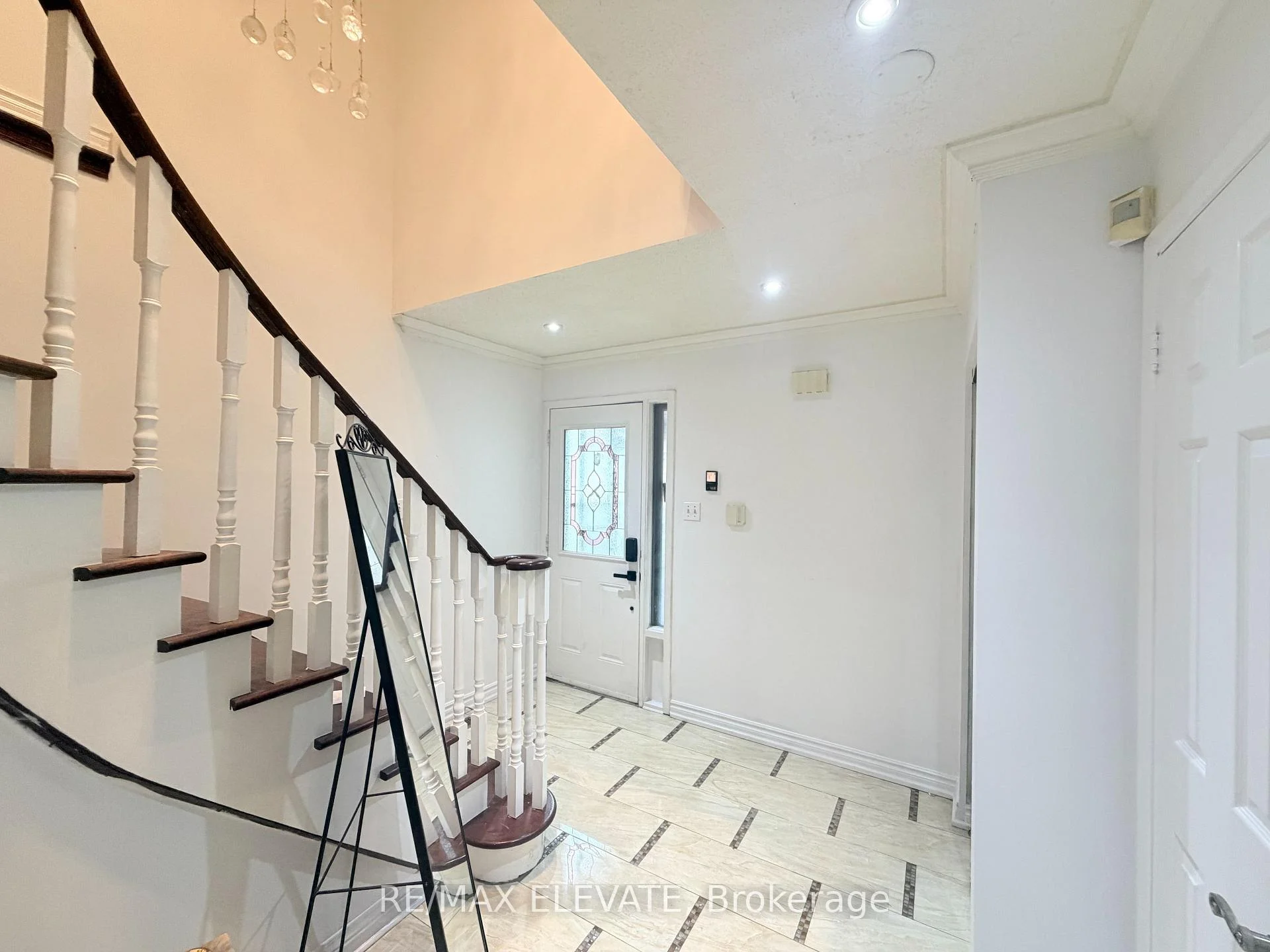 Photo 5 of 248 Woodhall Road, Markham, Milliken Mills East — HOMEH