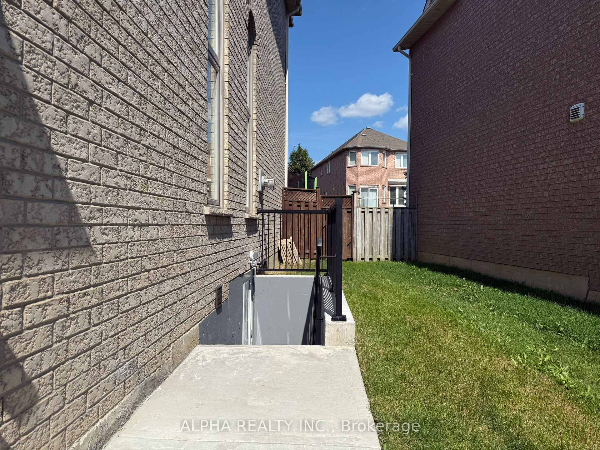Photo 10 of 159 Frank Endean Road W, Richmond Hill, Rouge Woods — HOMEH