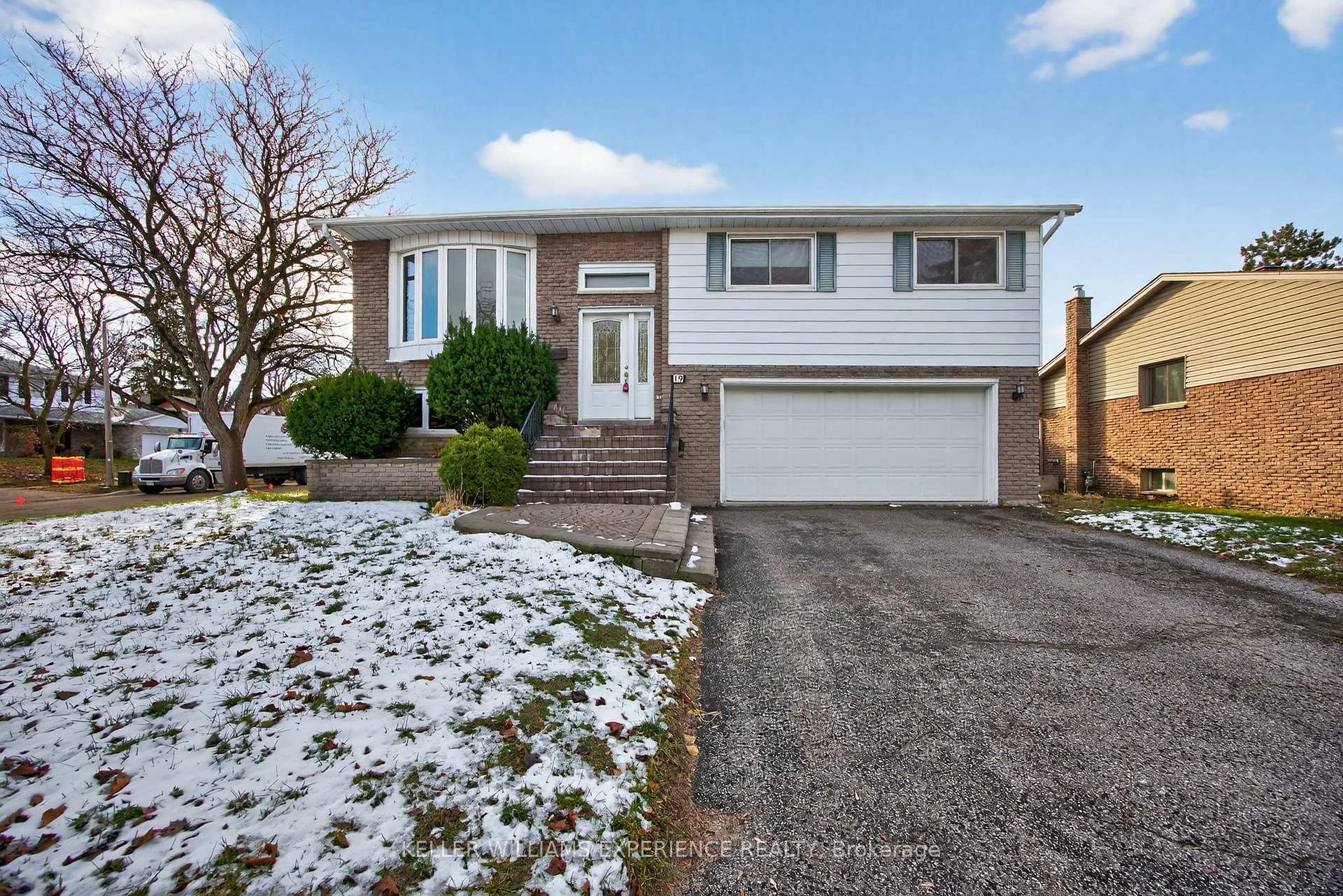 Photo 1 of 19 Debra Crescent, Barrie, Allandale Heights — HOMEH