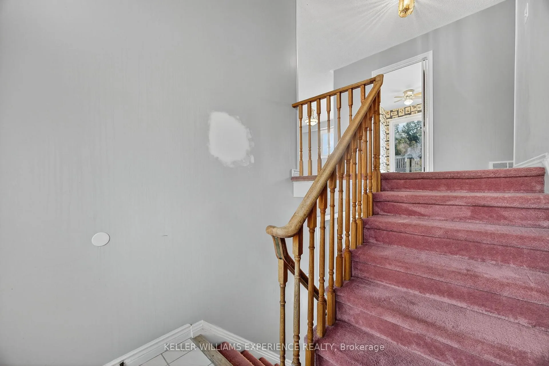 Photo 5 of 19 Debra Crescent, Barrie, Allandale Heights — HOMEH