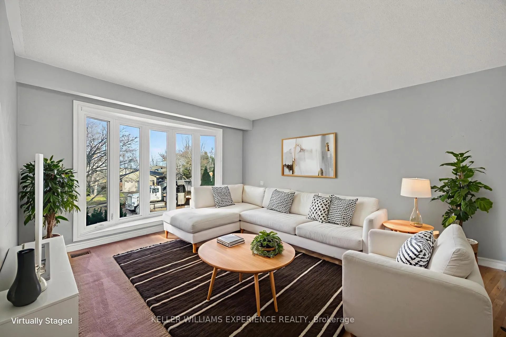 Photo 7 of 19 Debra Crescent, Barrie, Allandale Heights — HOMEH