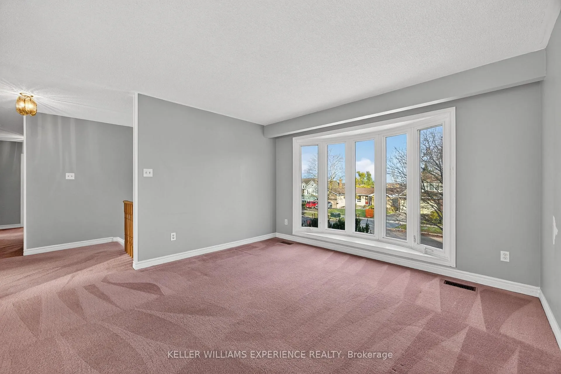 Photo 9 of 19 Debra Crescent, Barrie, Allandale Heights — HOMEH