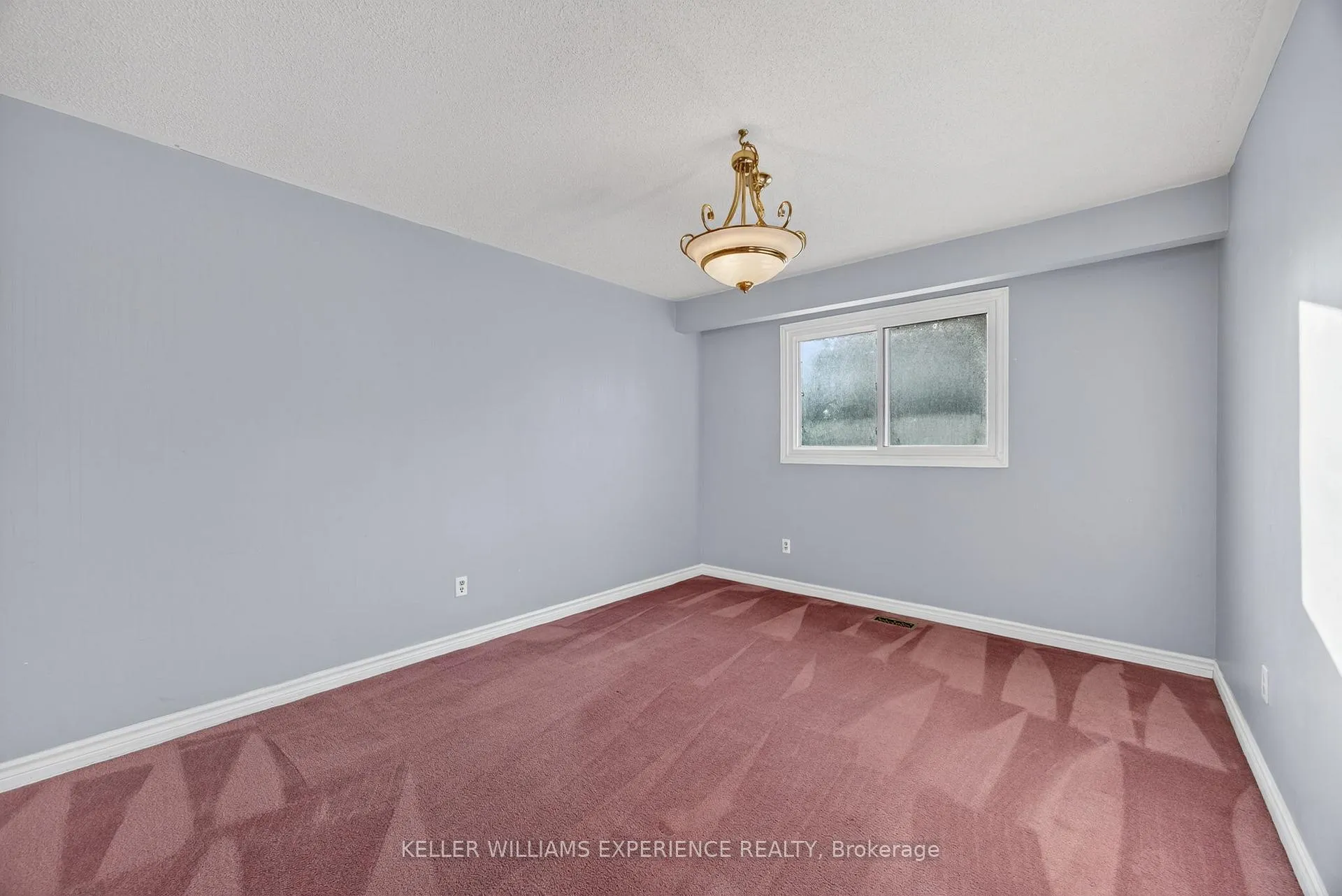 Photo 14 of 19 Debra Crescent, Barrie, Allandale Heights — HOMEH