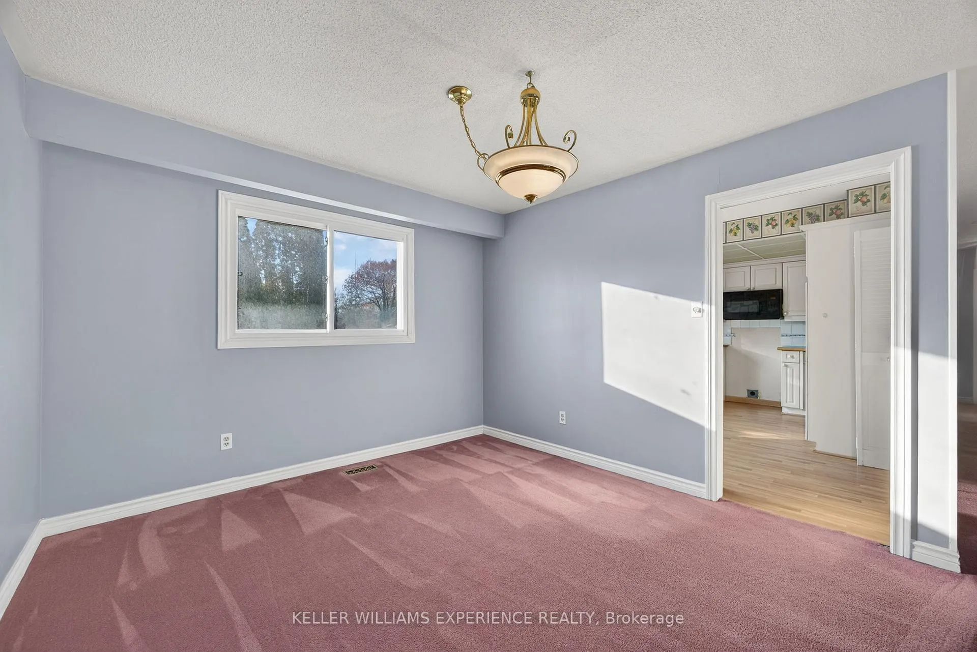 Photo 15 of 19 Debra Crescent, Barrie, Allandale Heights — HOMEH