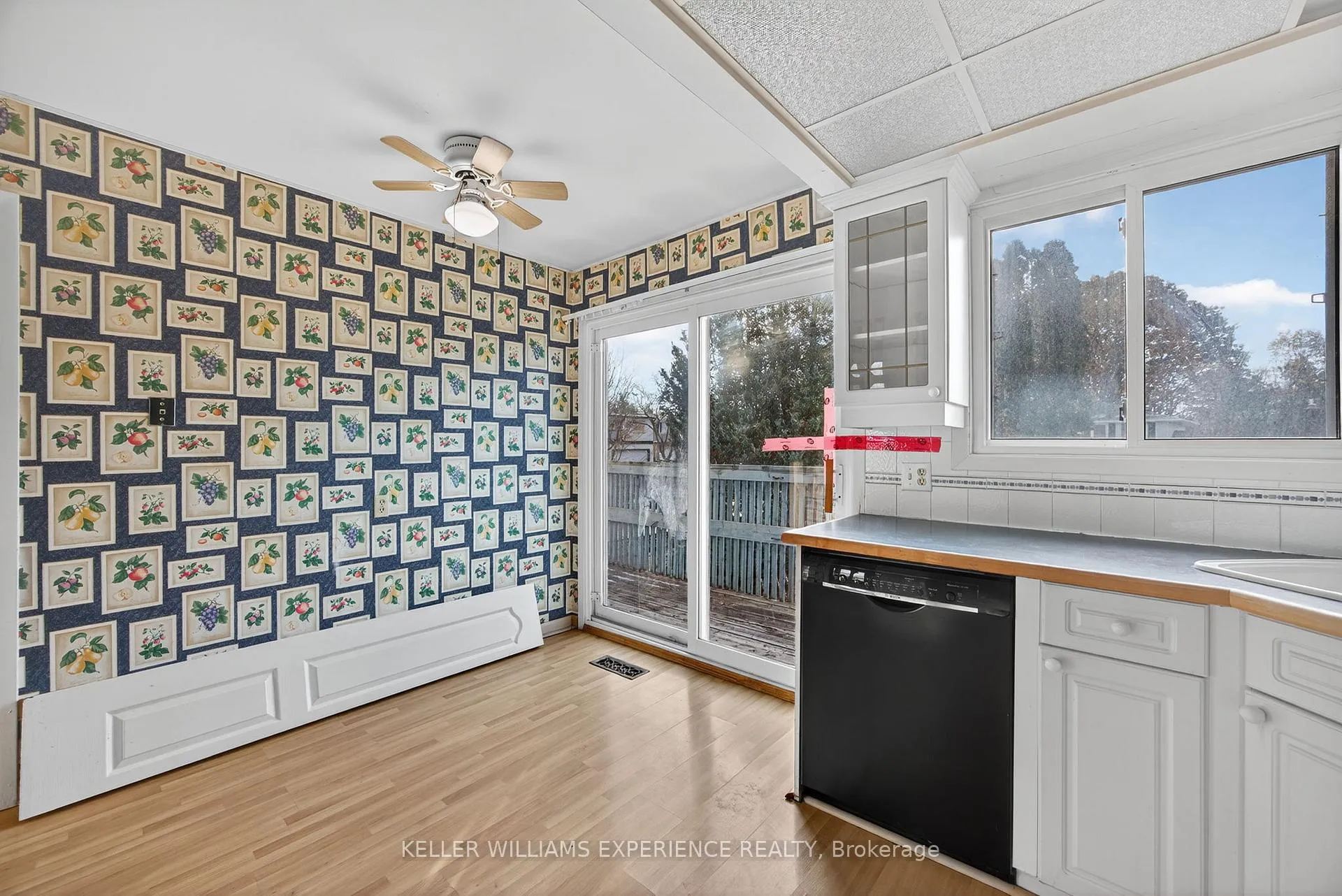 Photo 23 of 19 Debra Crescent, Barrie, Allandale Heights — HOMEH