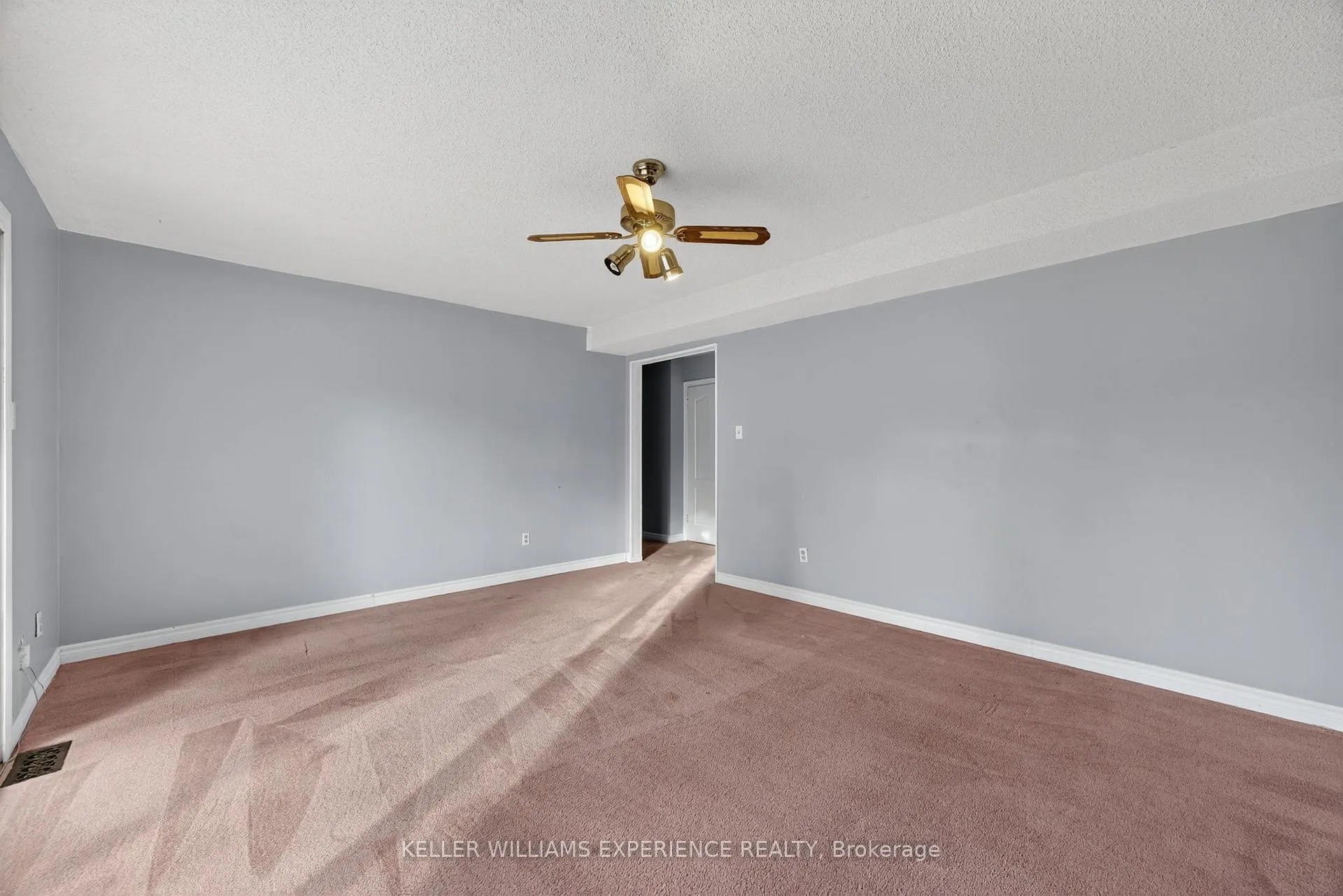 Photo 35 of 19 Debra Crescent, Barrie, Allandale Heights — HOMEH